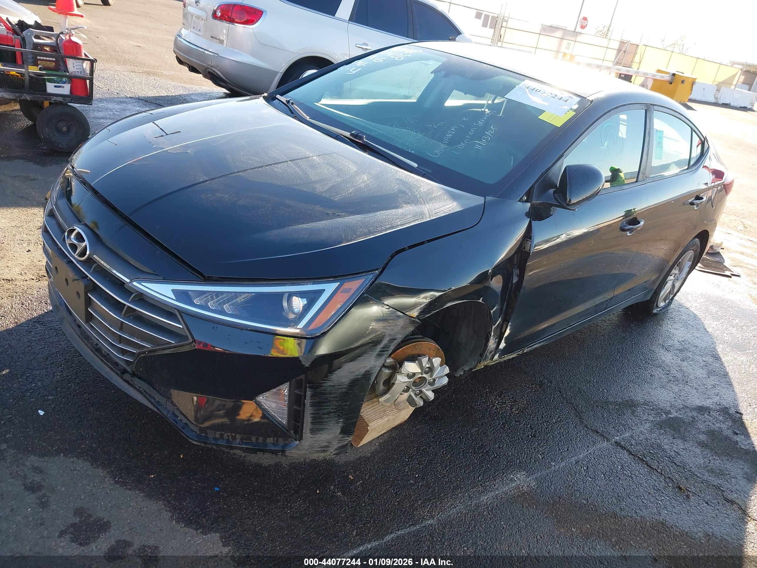 HYUNDAI ELANTRA image 6