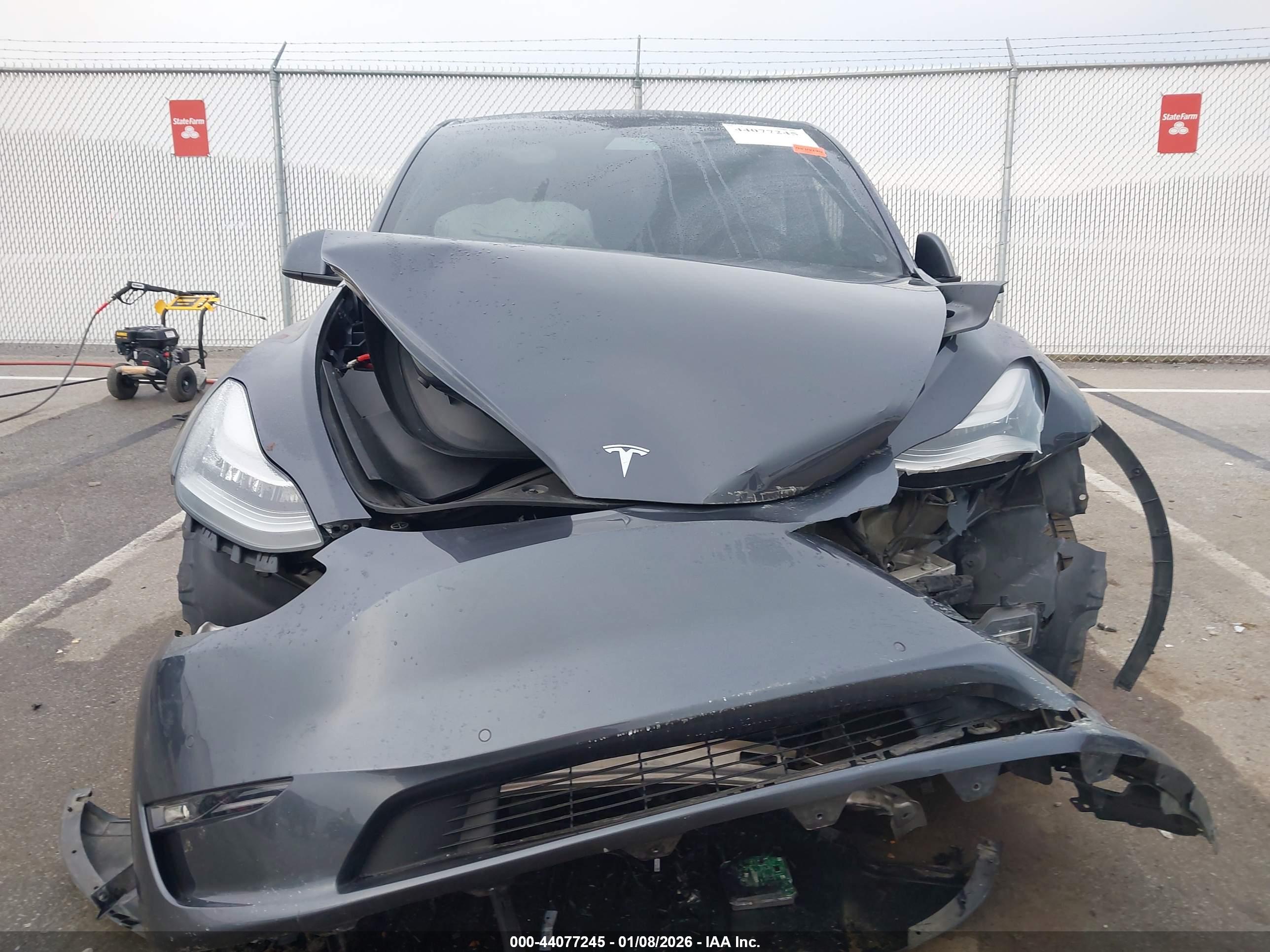 TESLA MODEL image 6