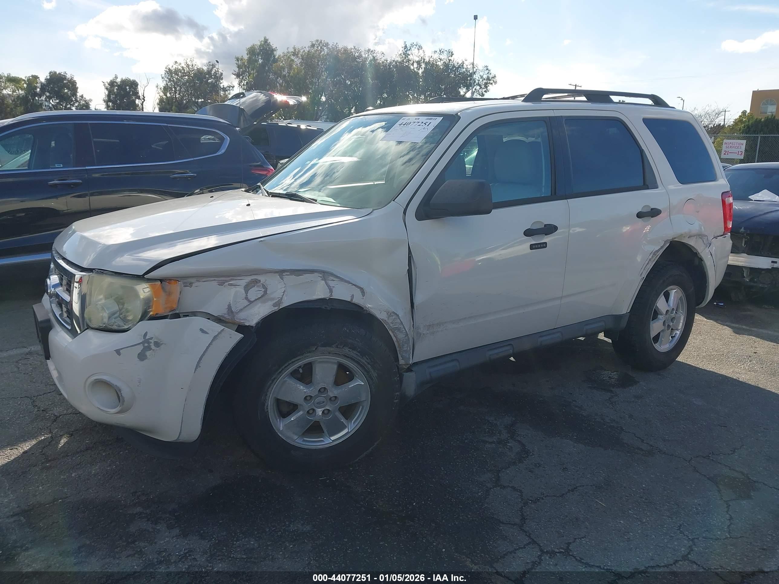 FORD ESCAPE image 2