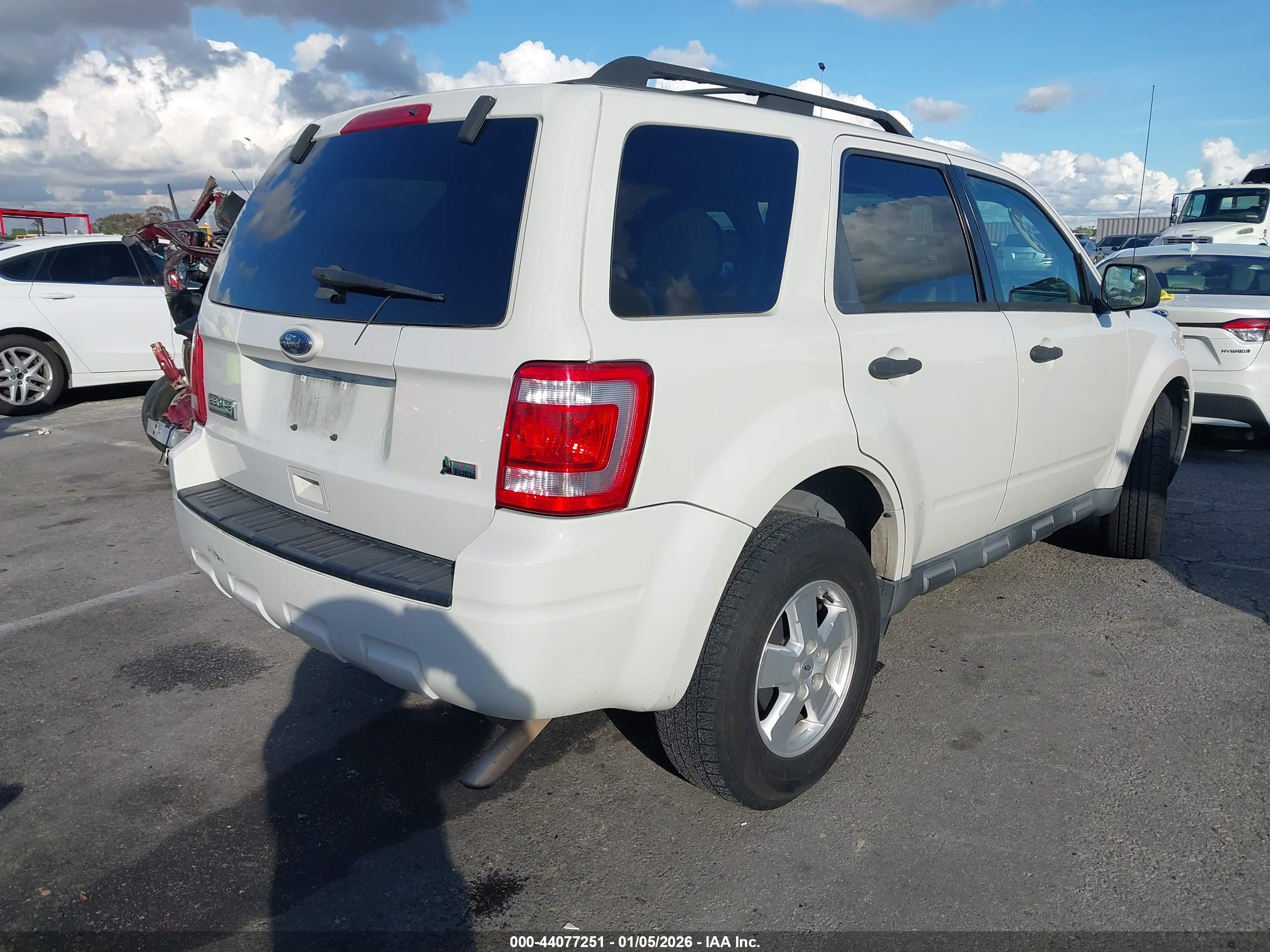FORD ESCAPE image 4
