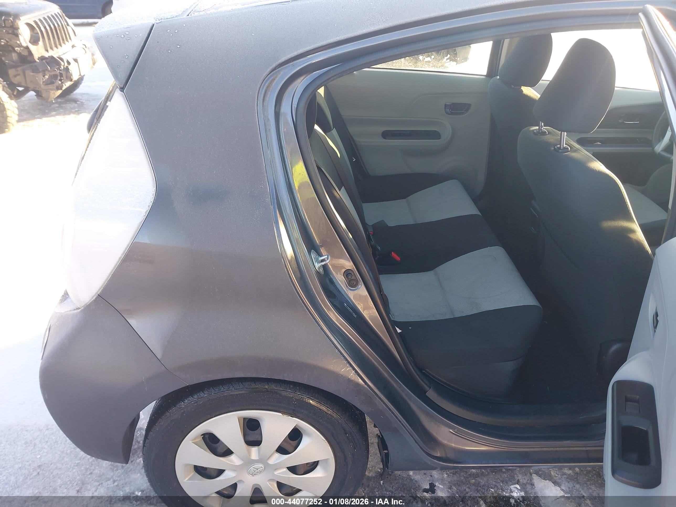 TOYOTA PRIUS image 8