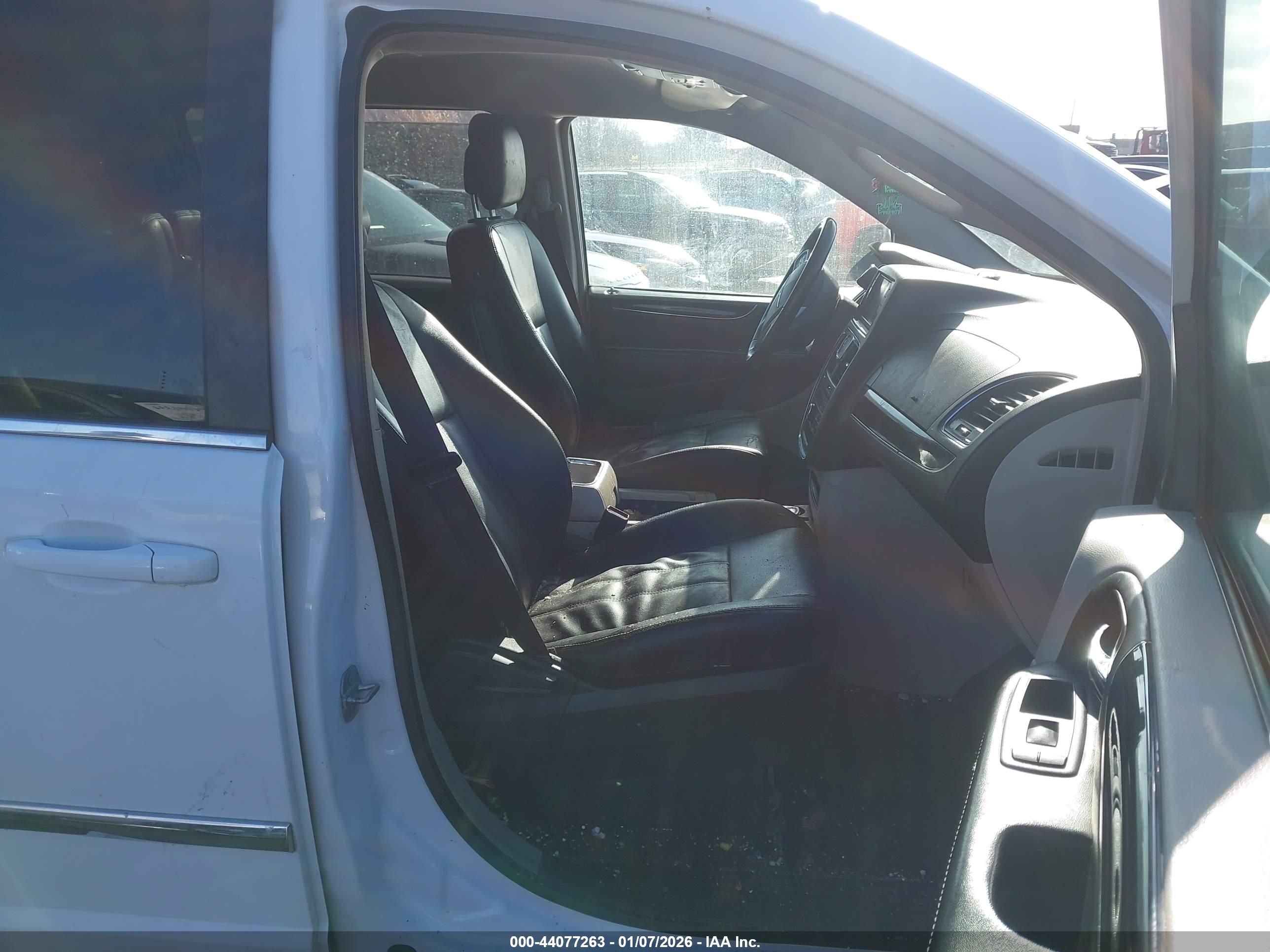 CHRYSLER TOWN image 5