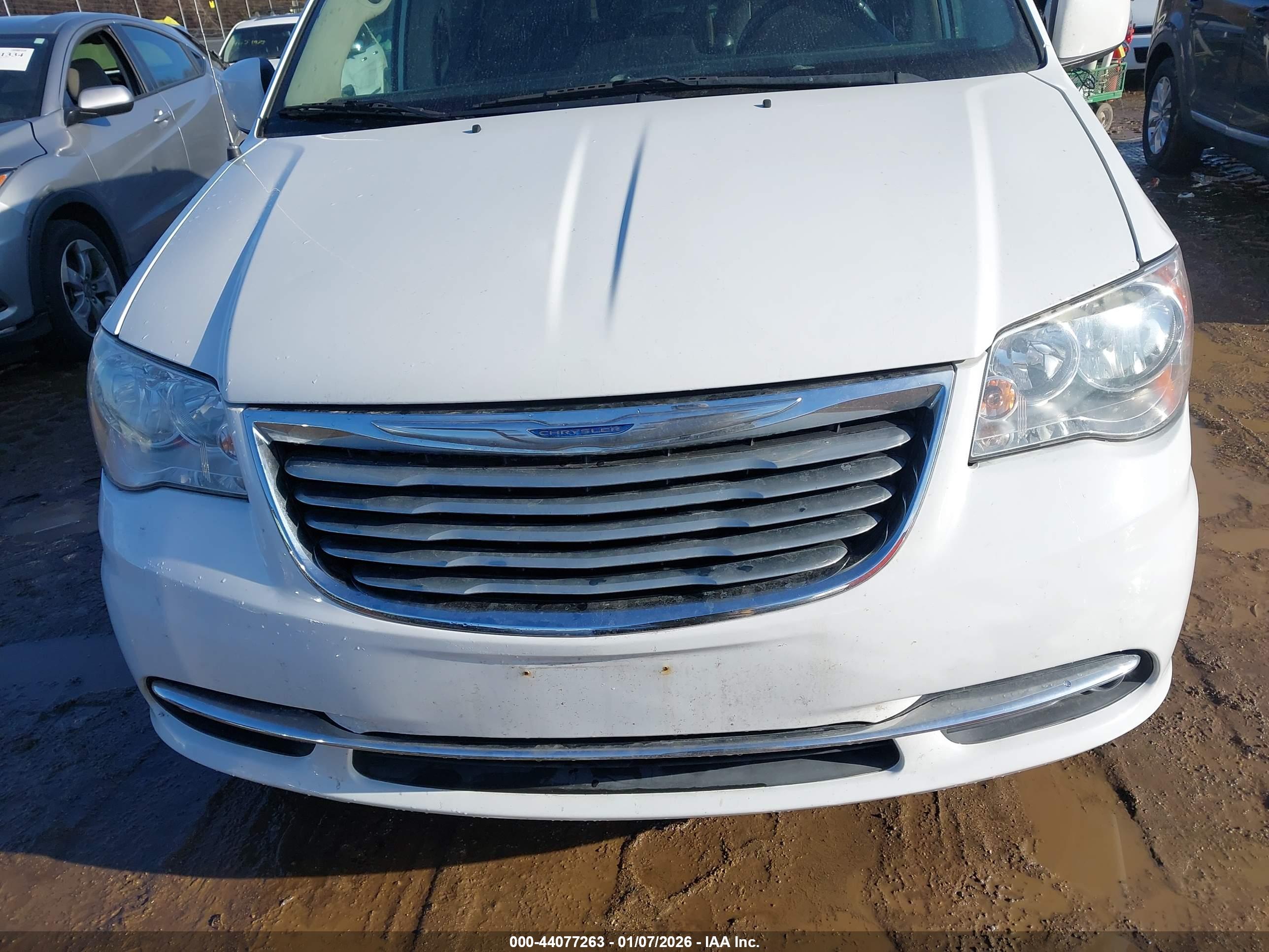 CHRYSLER TOWN image 6