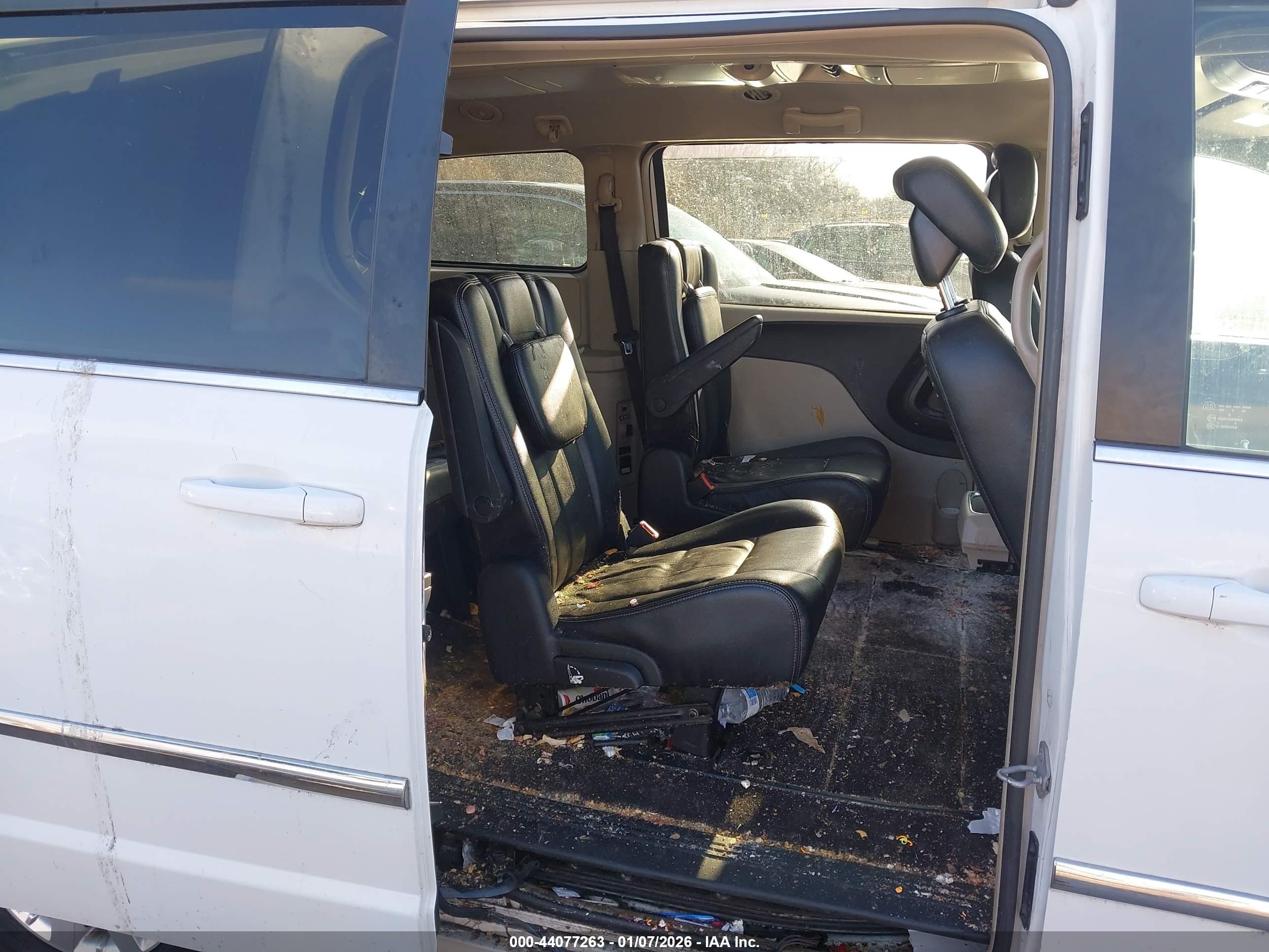 CHRYSLER TOWN image 8