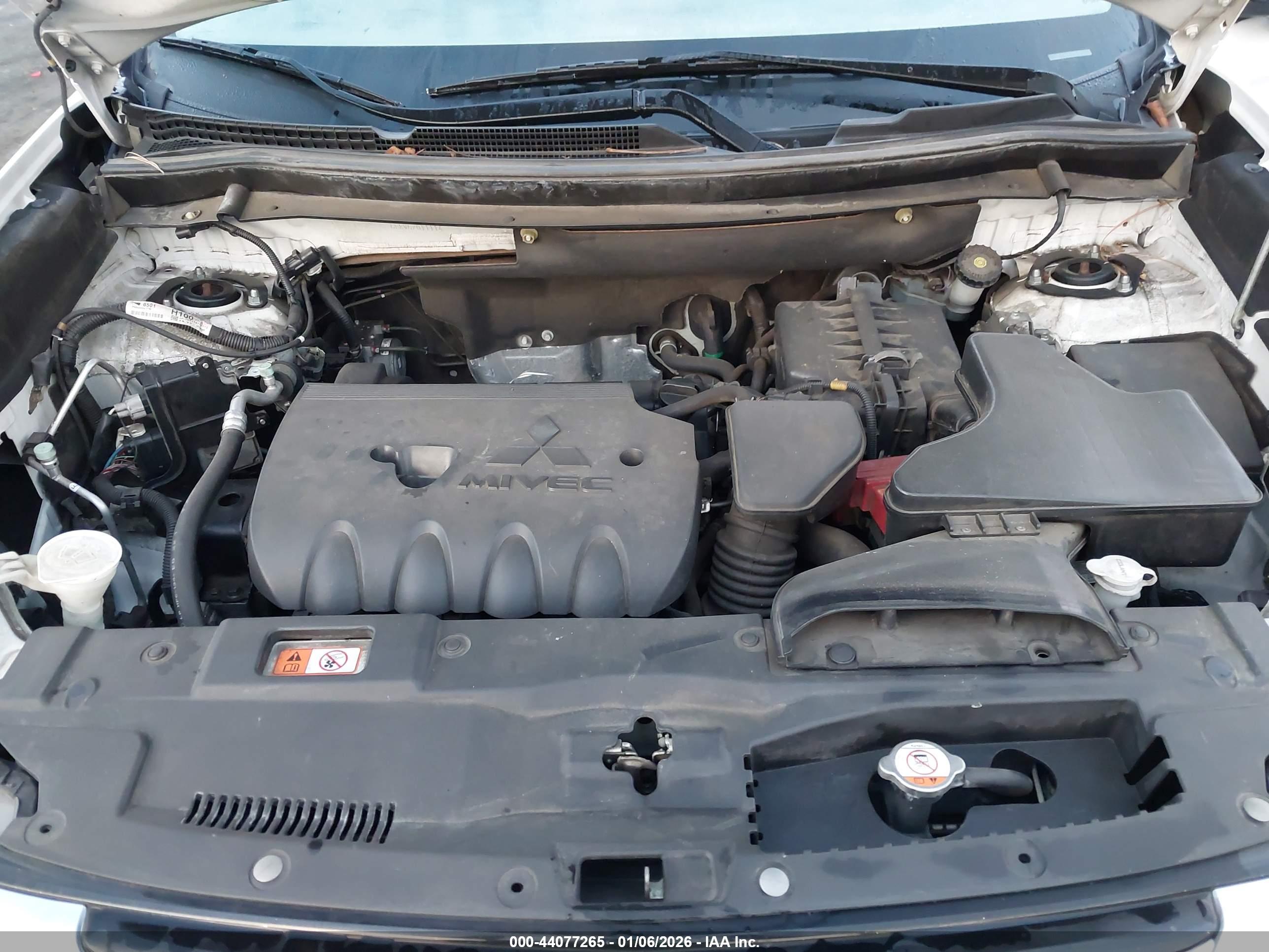 MITSUBISHI OUTLANDER image 10