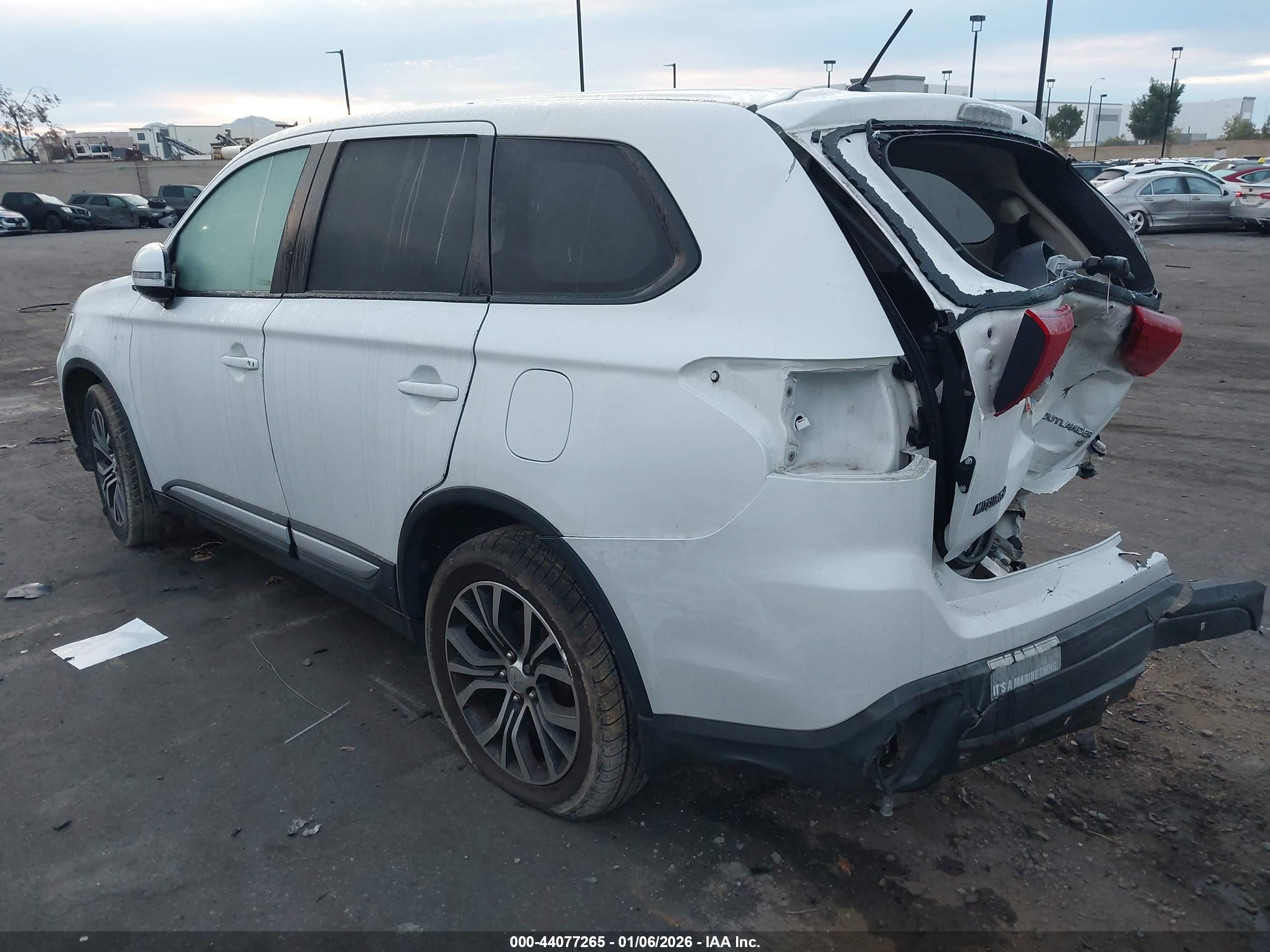MITSUBISHI OUTLANDER image 3