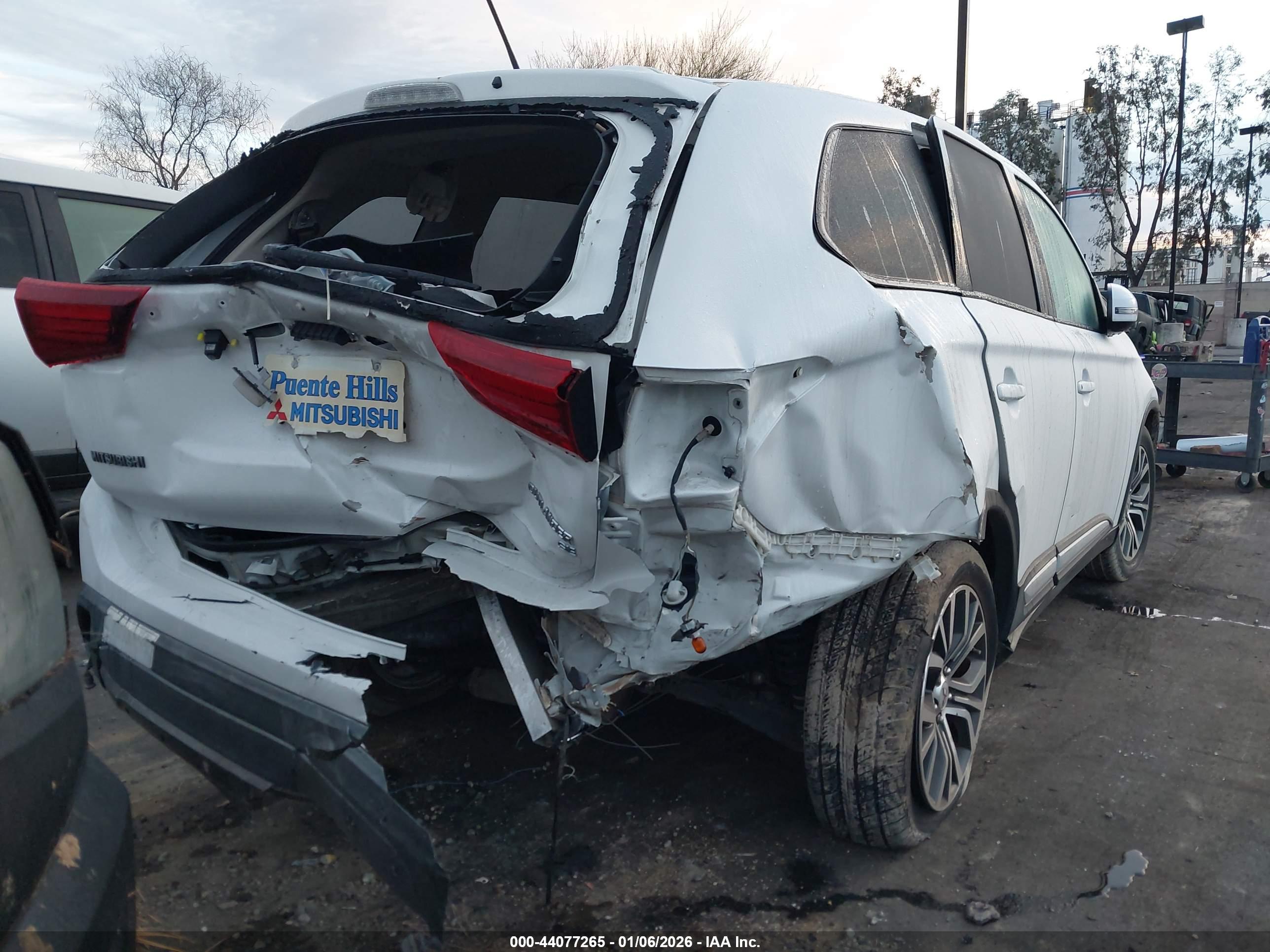 MITSUBISHI OUTLANDER image 6