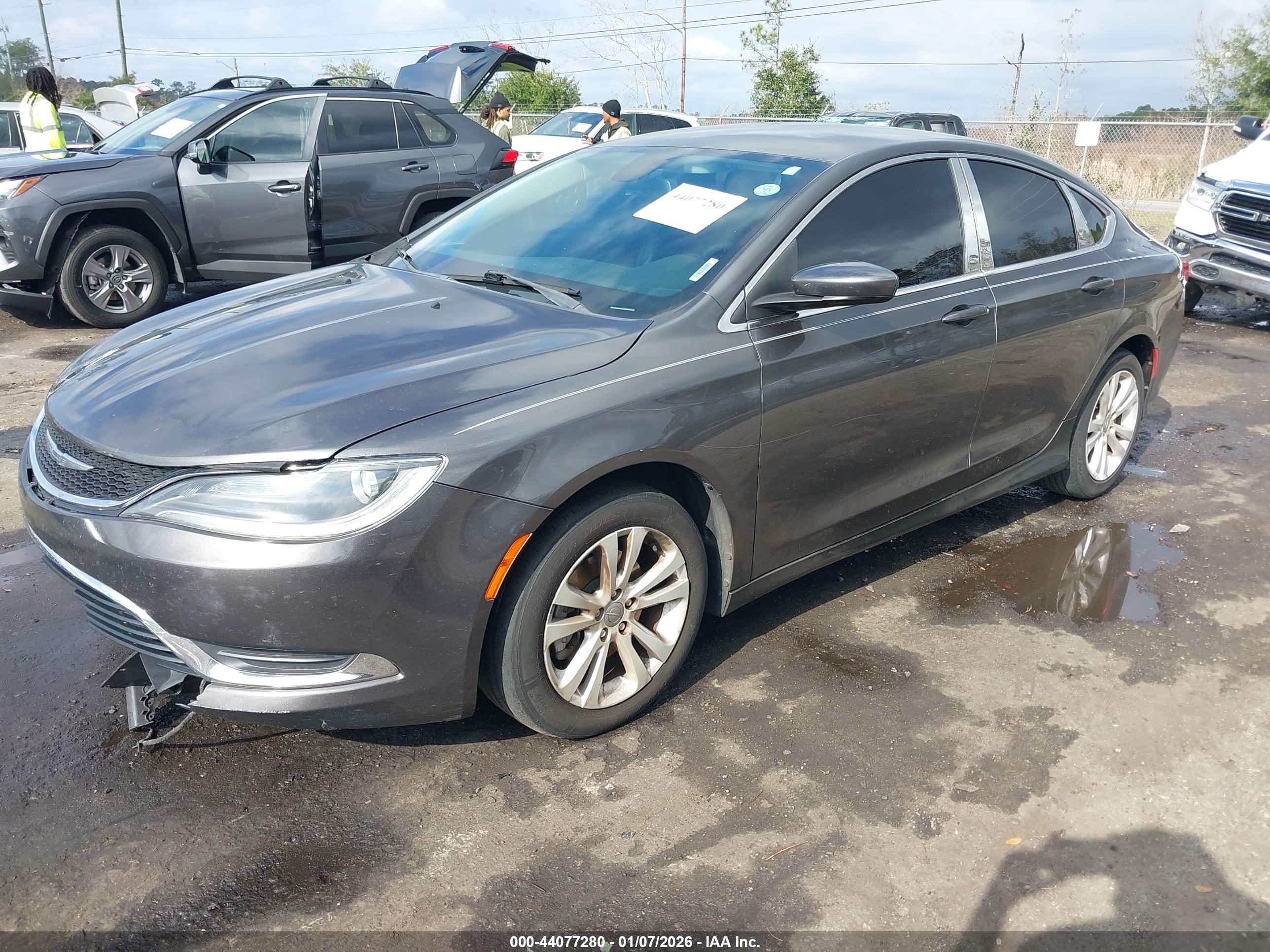 CHRYSLER 200 image 2