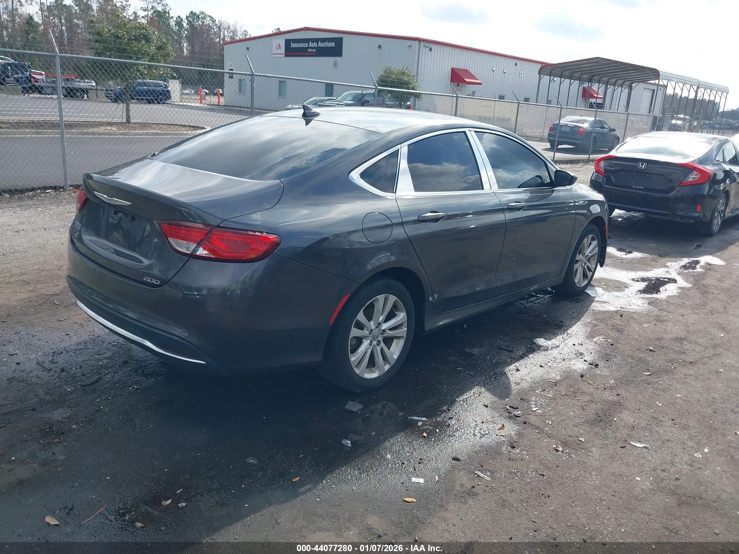 CHRYSLER 200 image 4