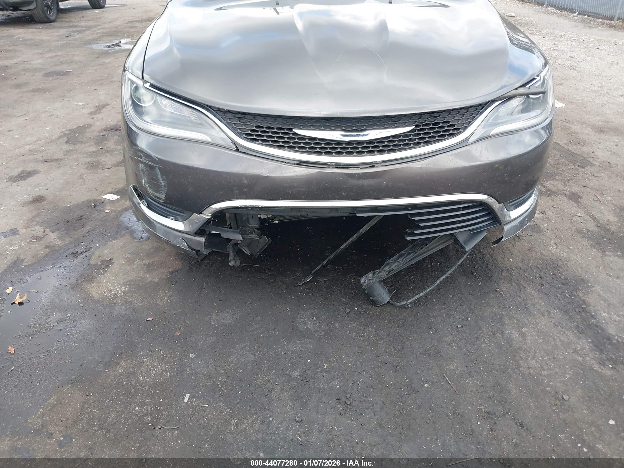 CHRYSLER 200 image 6