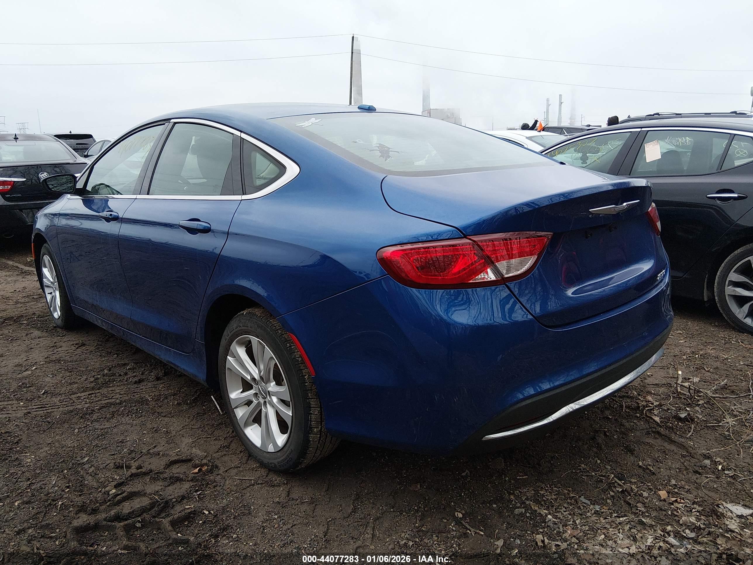 CHRYSLER 200 image 3