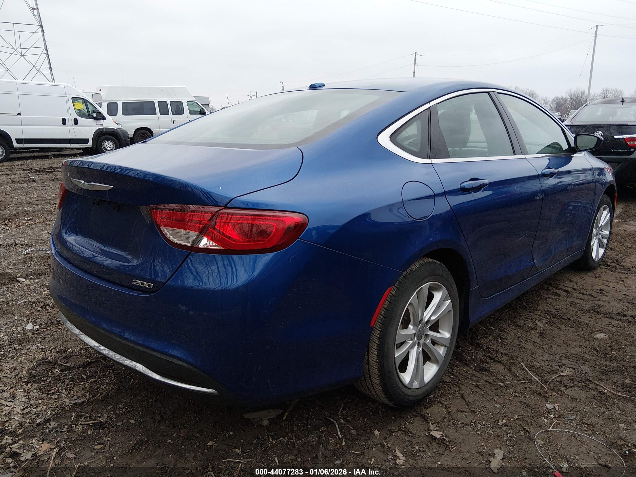 CHRYSLER 200 image 4