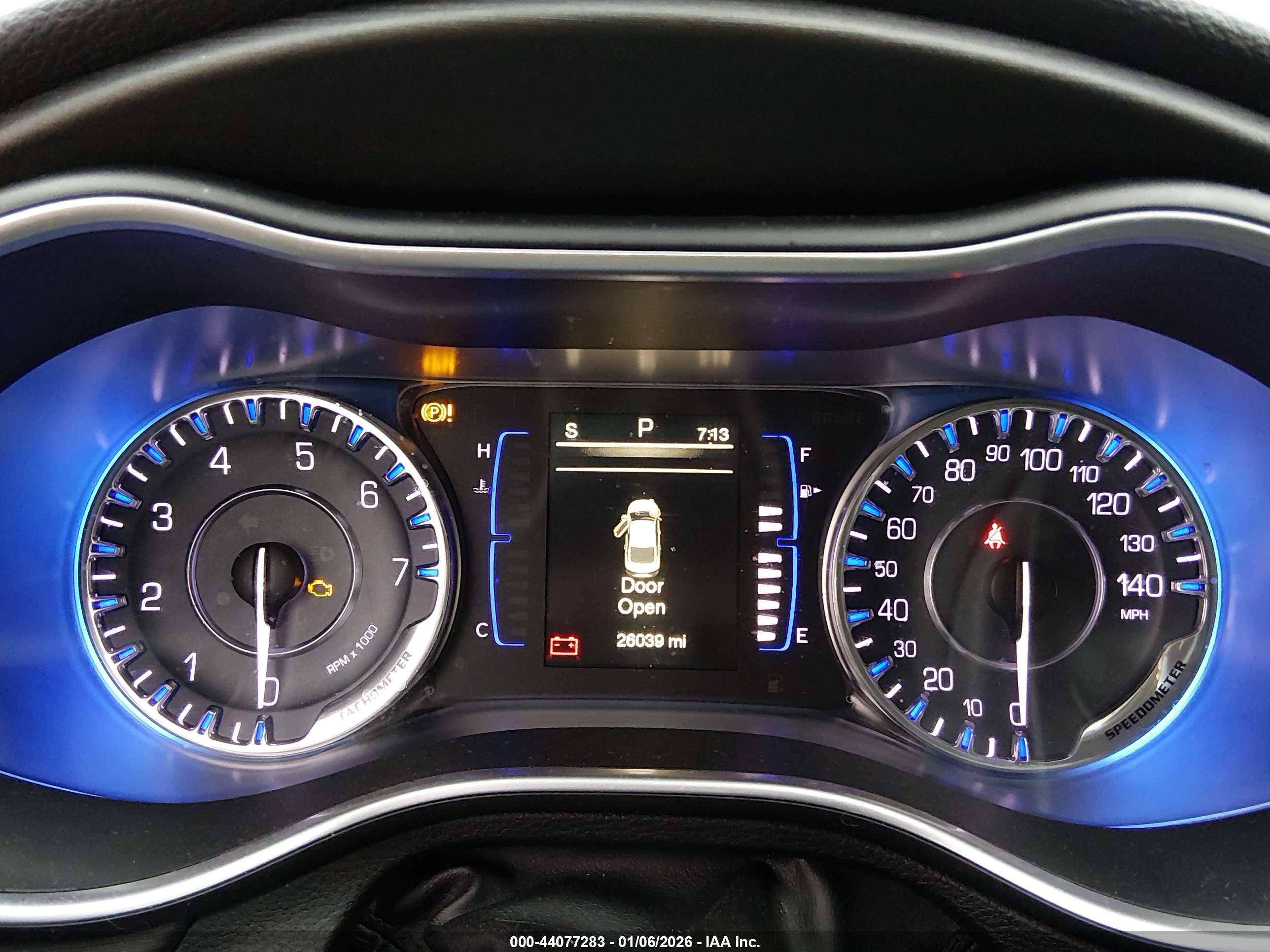 CHRYSLER 200 image 7