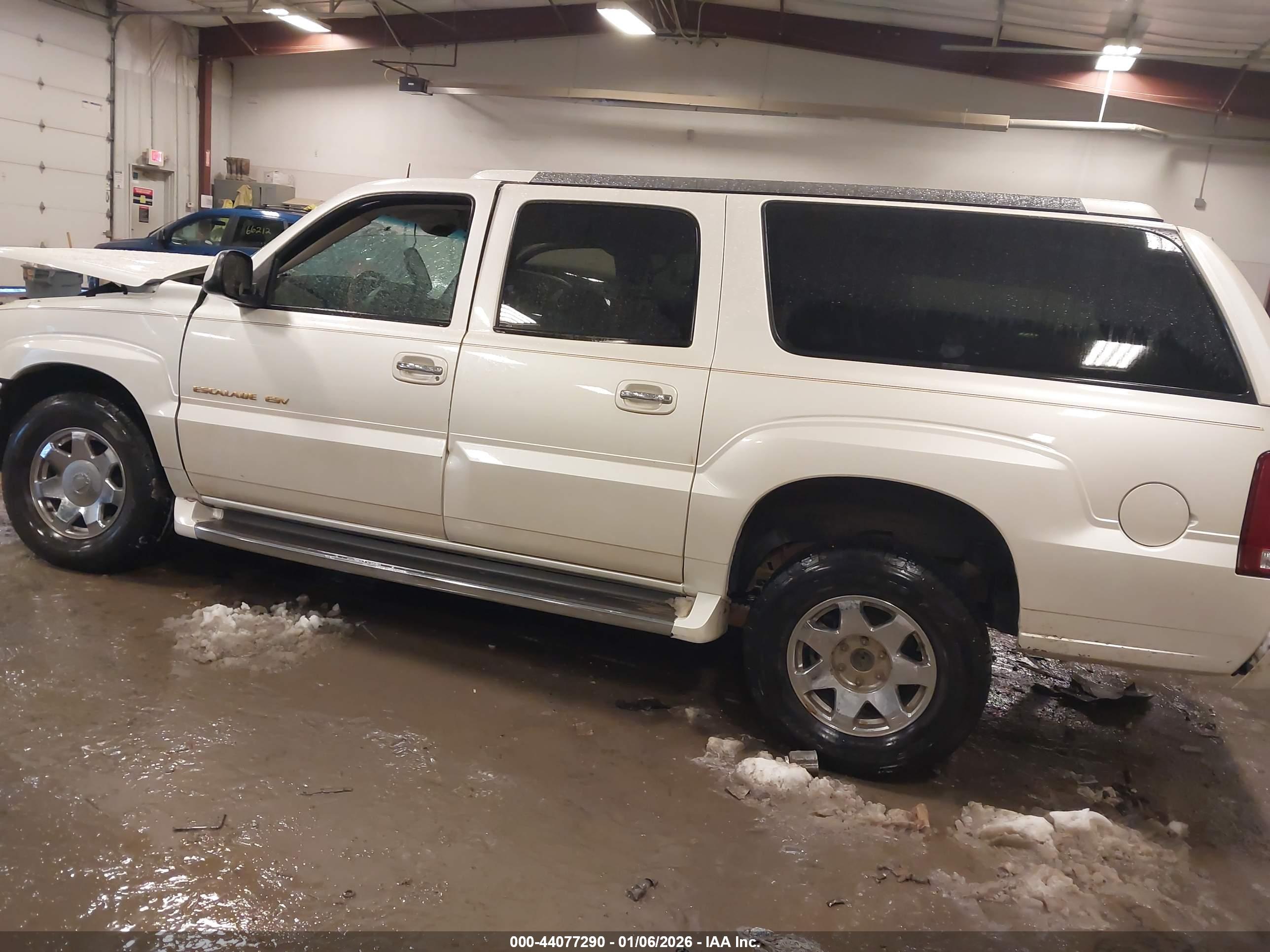 CADILLAC ESCALADE image 3