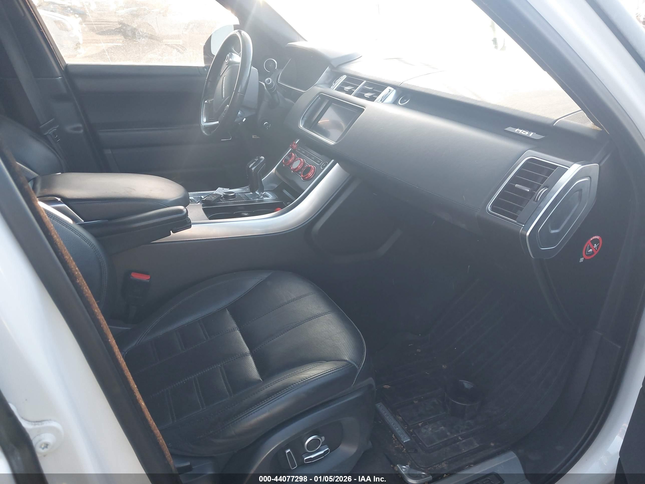 LAND ROVER image 5