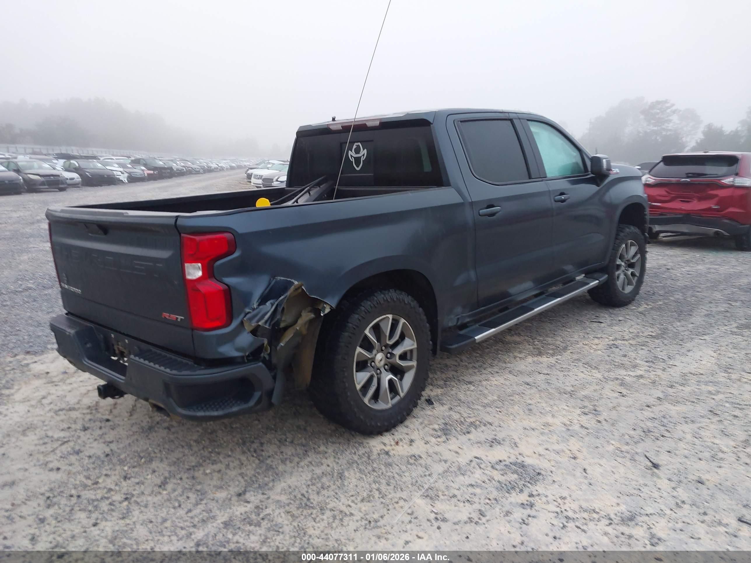 CHEVROLET SILVERADO image 4