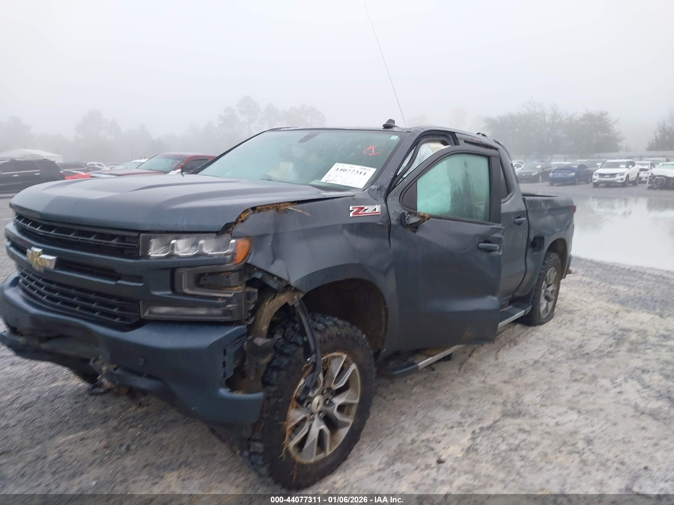 CHEVROLET SILVERADO image 6