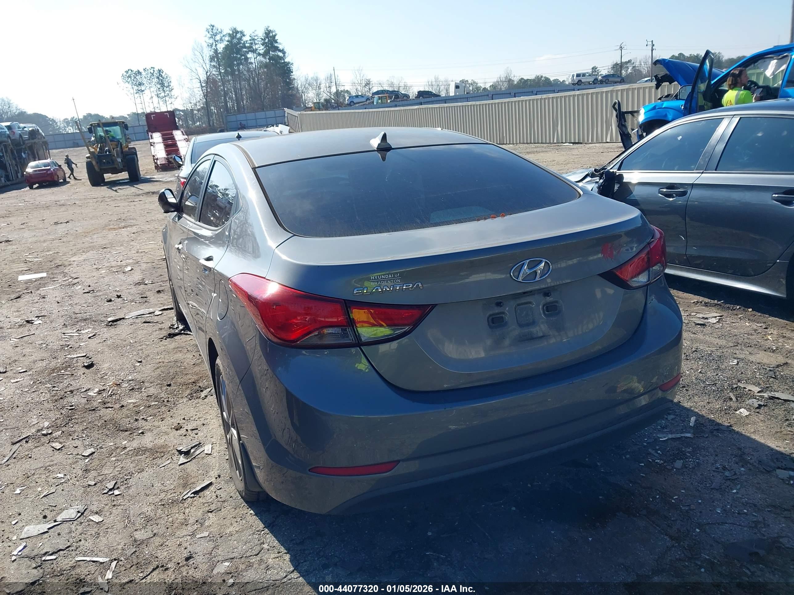 HYUNDAI ELANTRA image 3