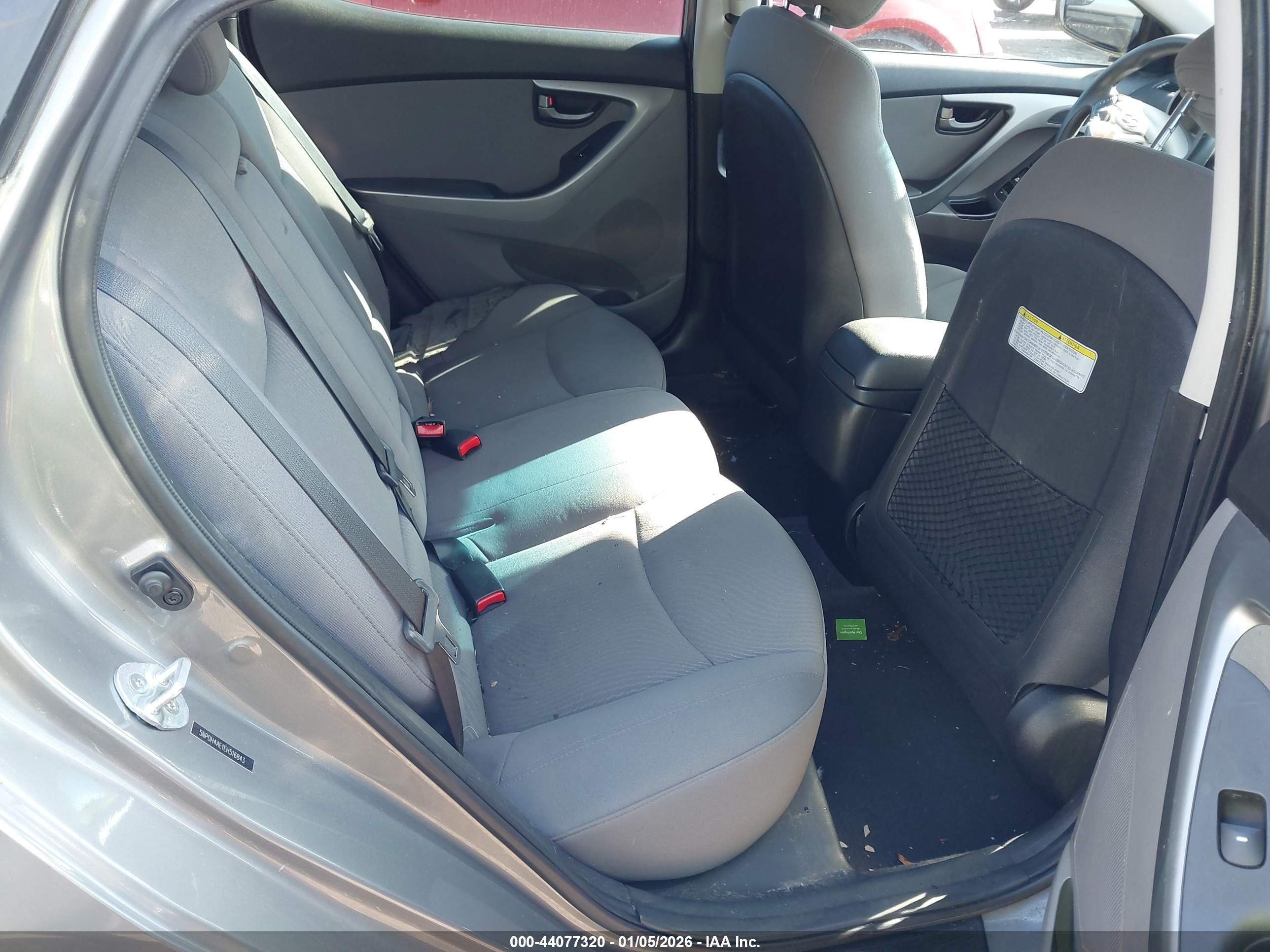 HYUNDAI ELANTRA image 8