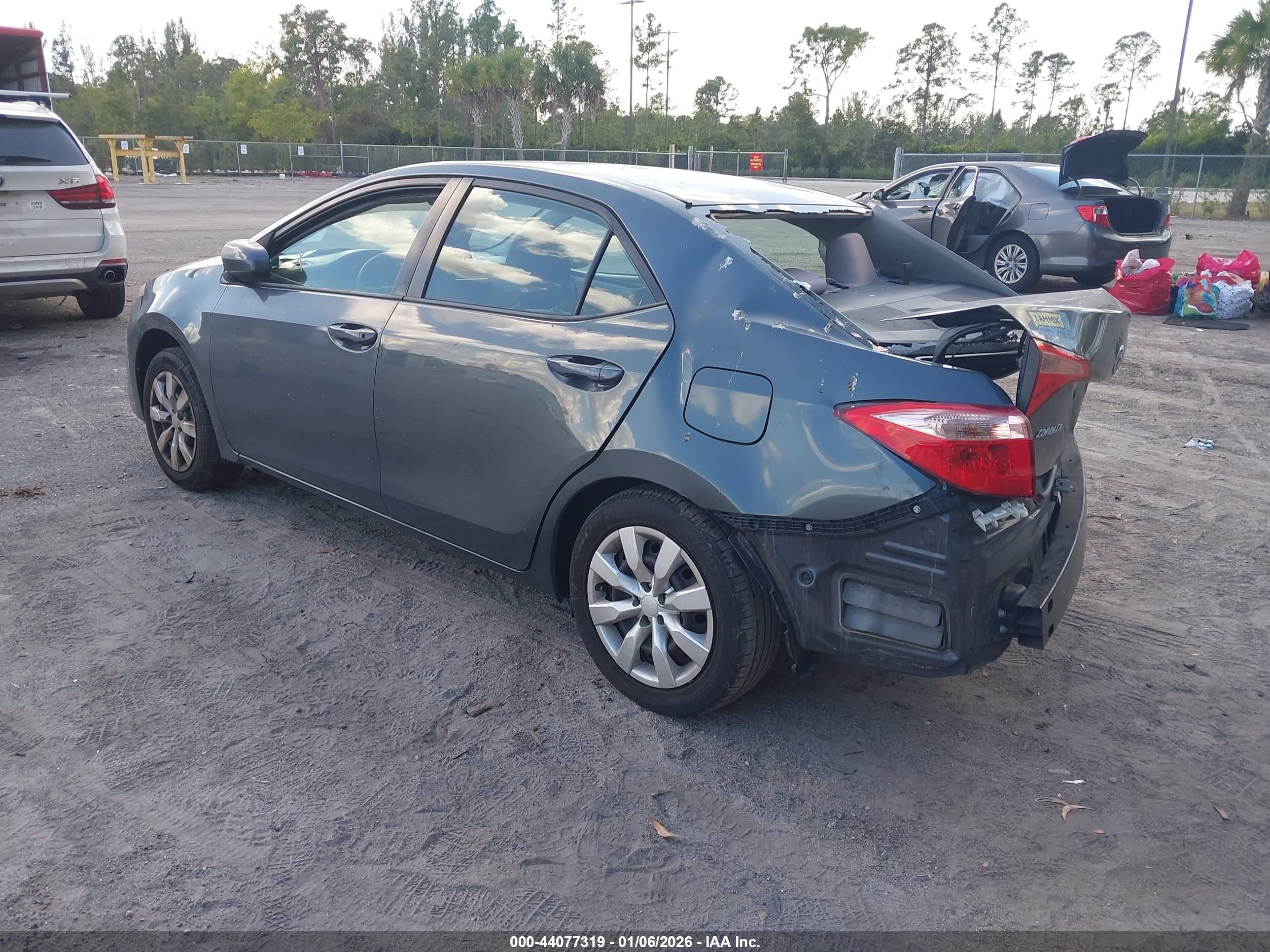 TOYOTA COROLLA image 3