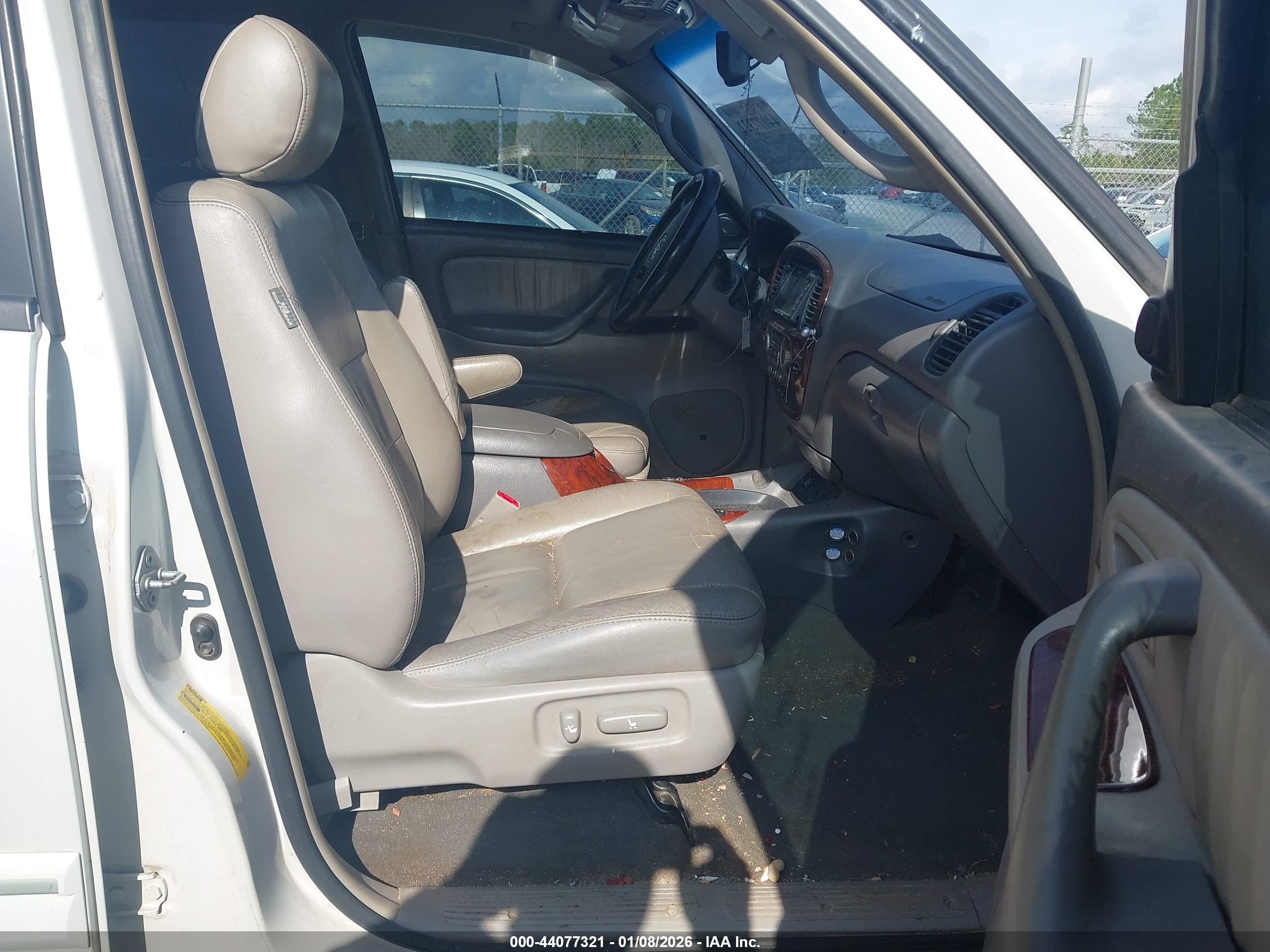 TOYOTA SEQUOIA image 5