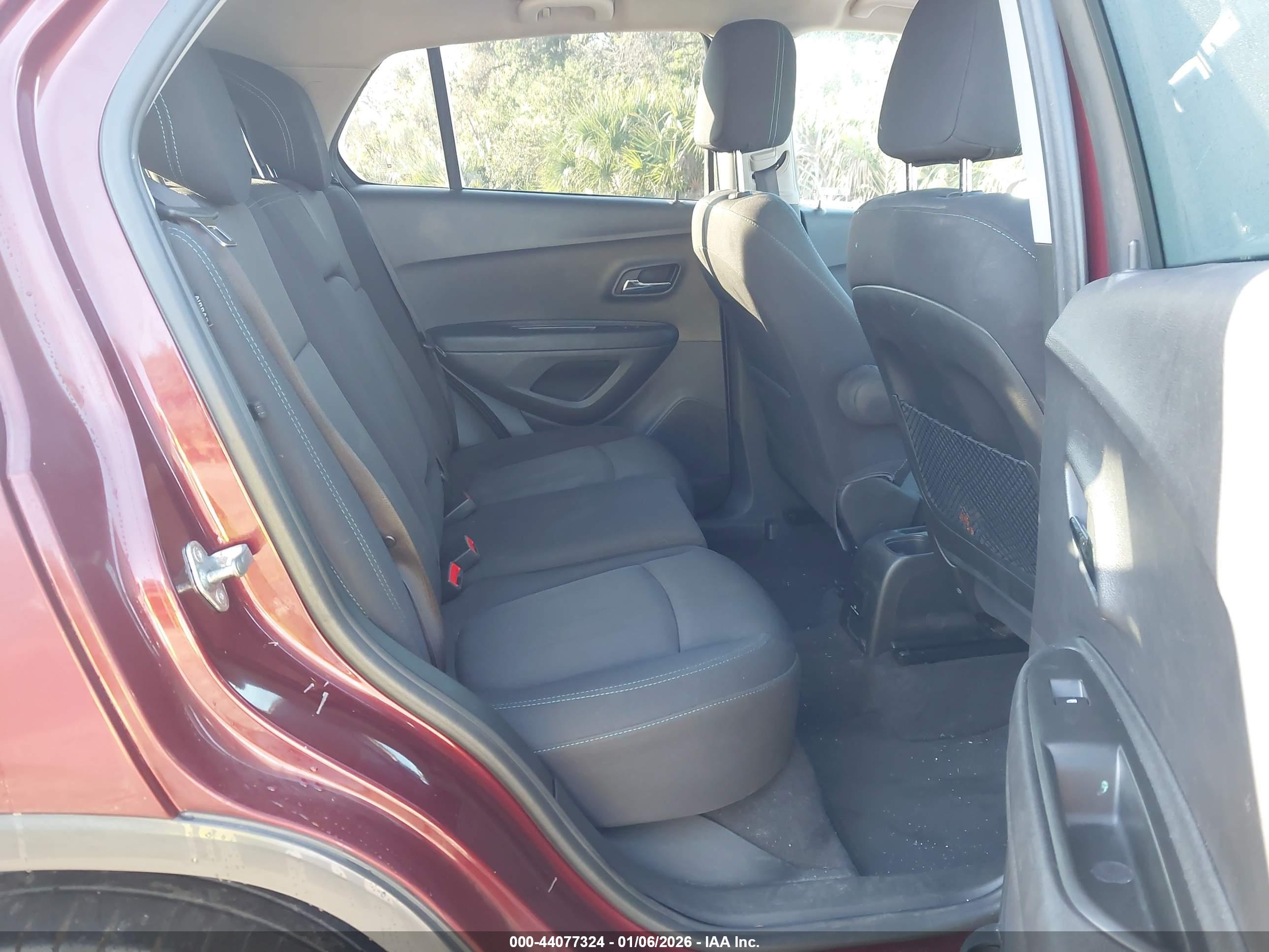 CHEVROLET TRAX image 8