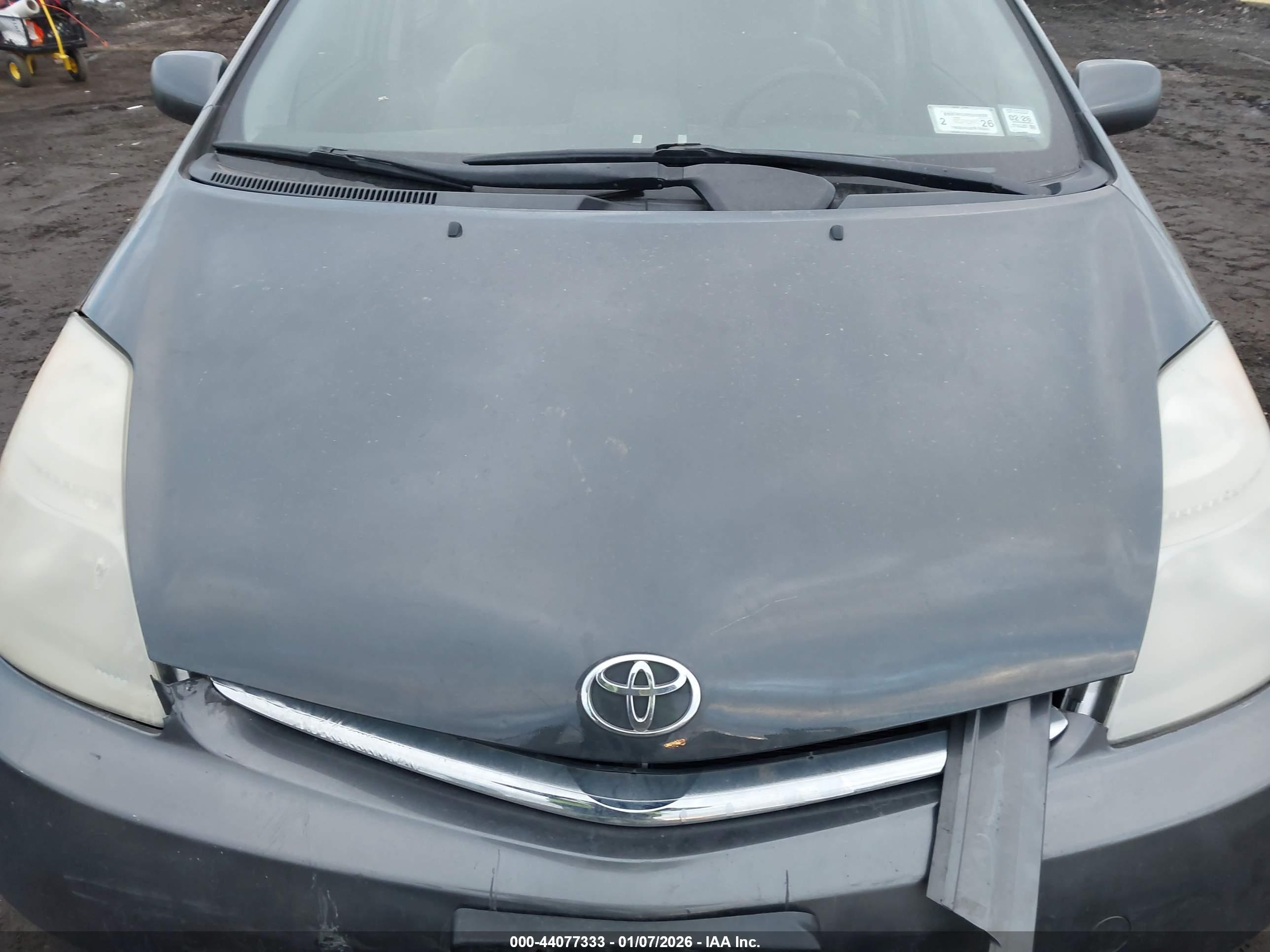 TOYOTA PRIUS image 10
