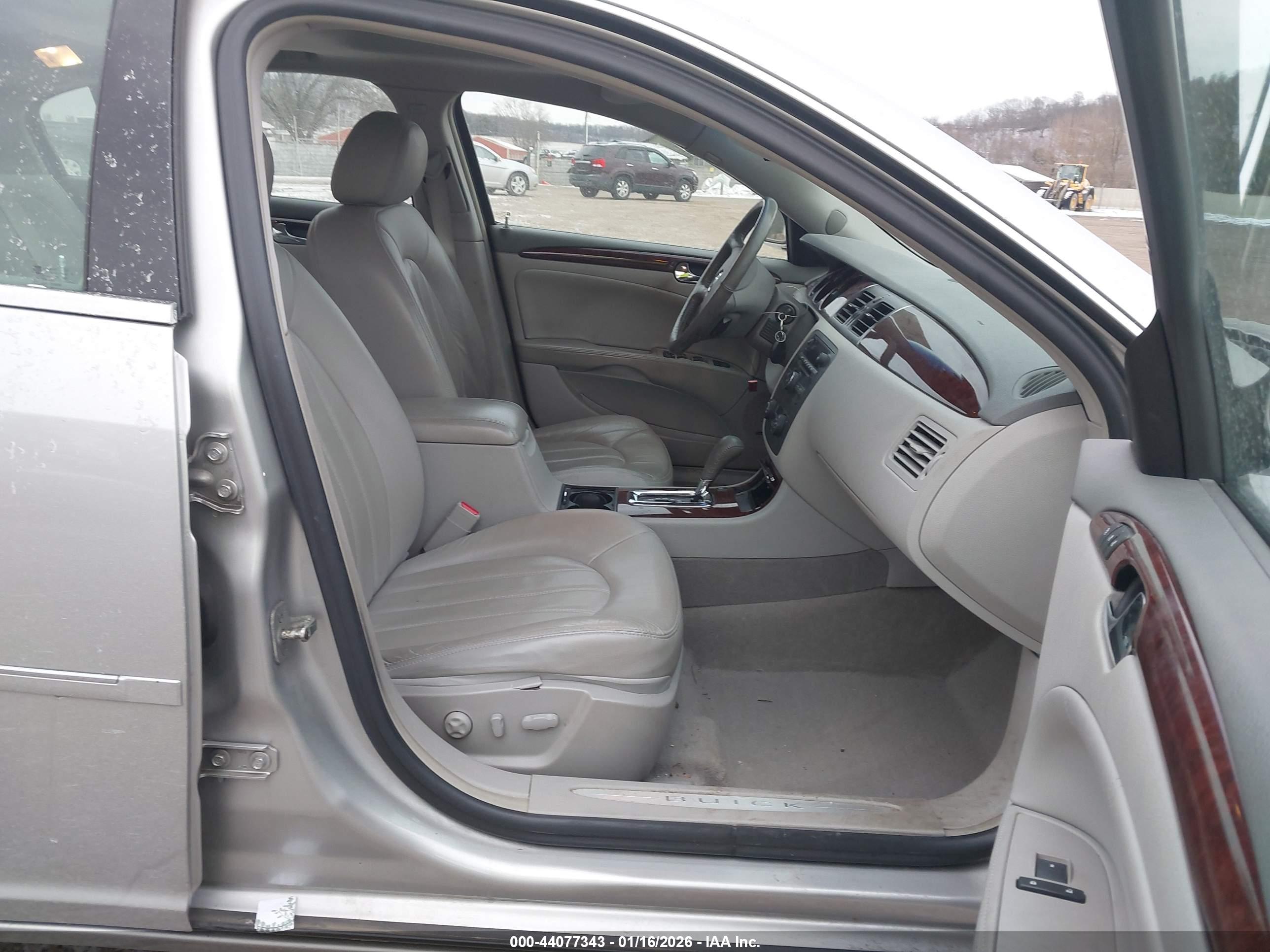 BUICK LUCERNE image 5