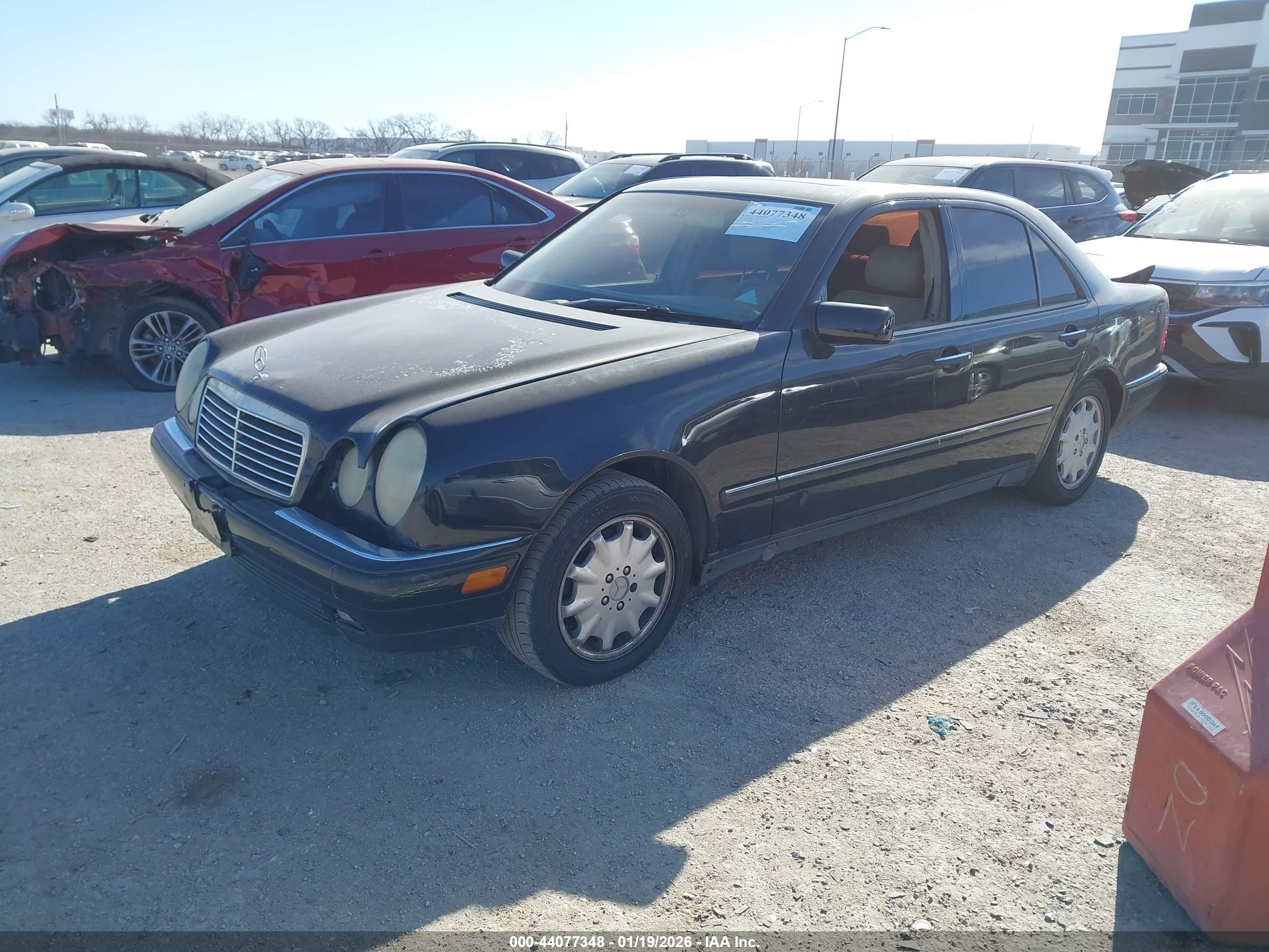 MERCEDES-BENZ E image 2