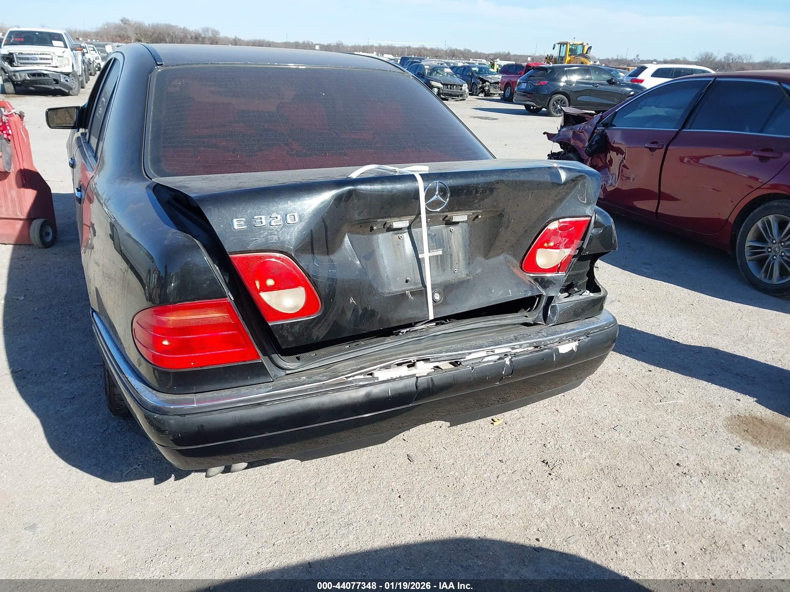 MERCEDES-BENZ E image 6