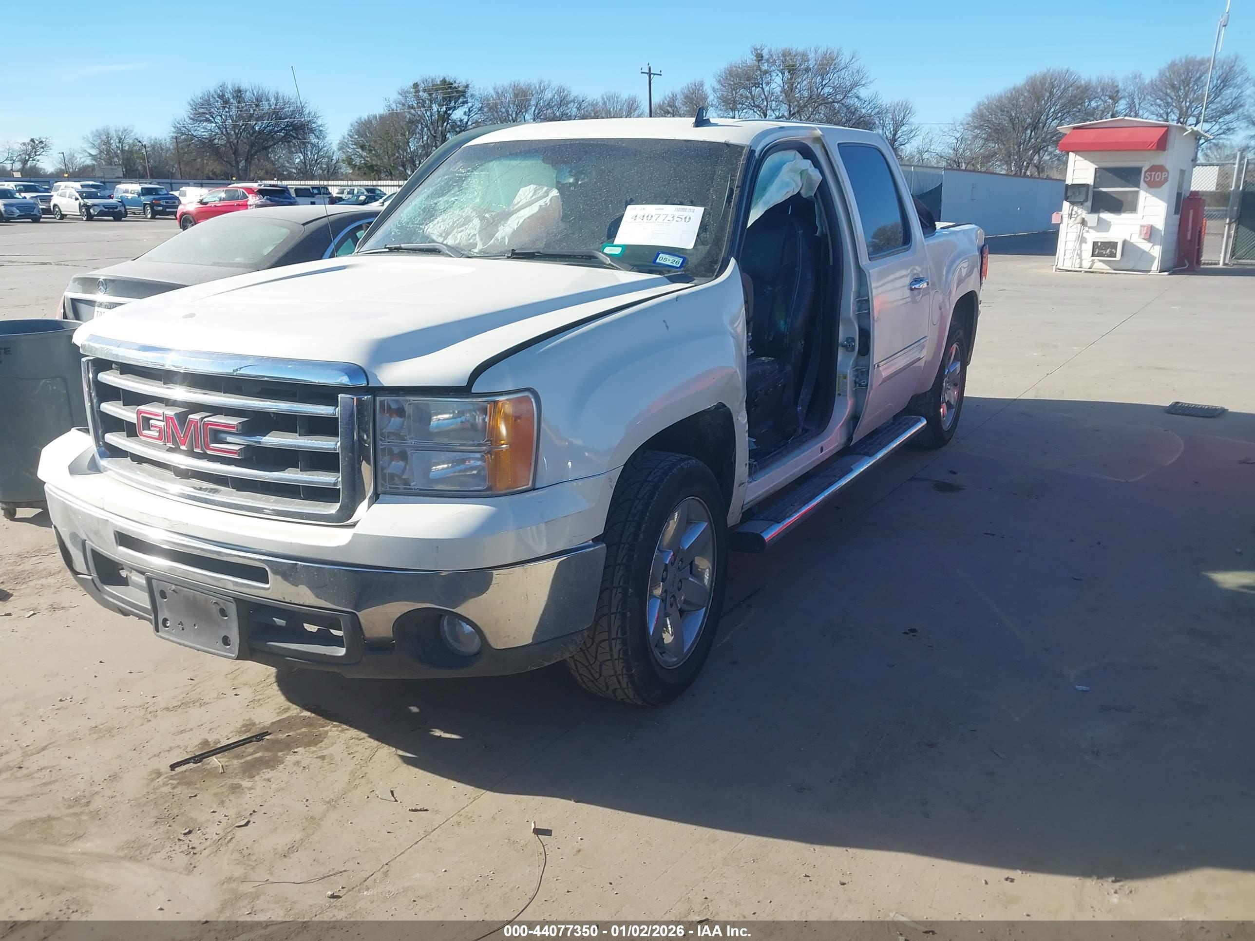 GMC SIERRA image 2