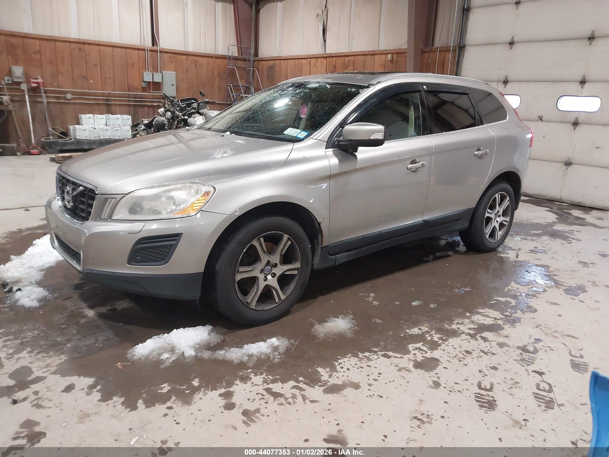 VOLVO XC60 image 2