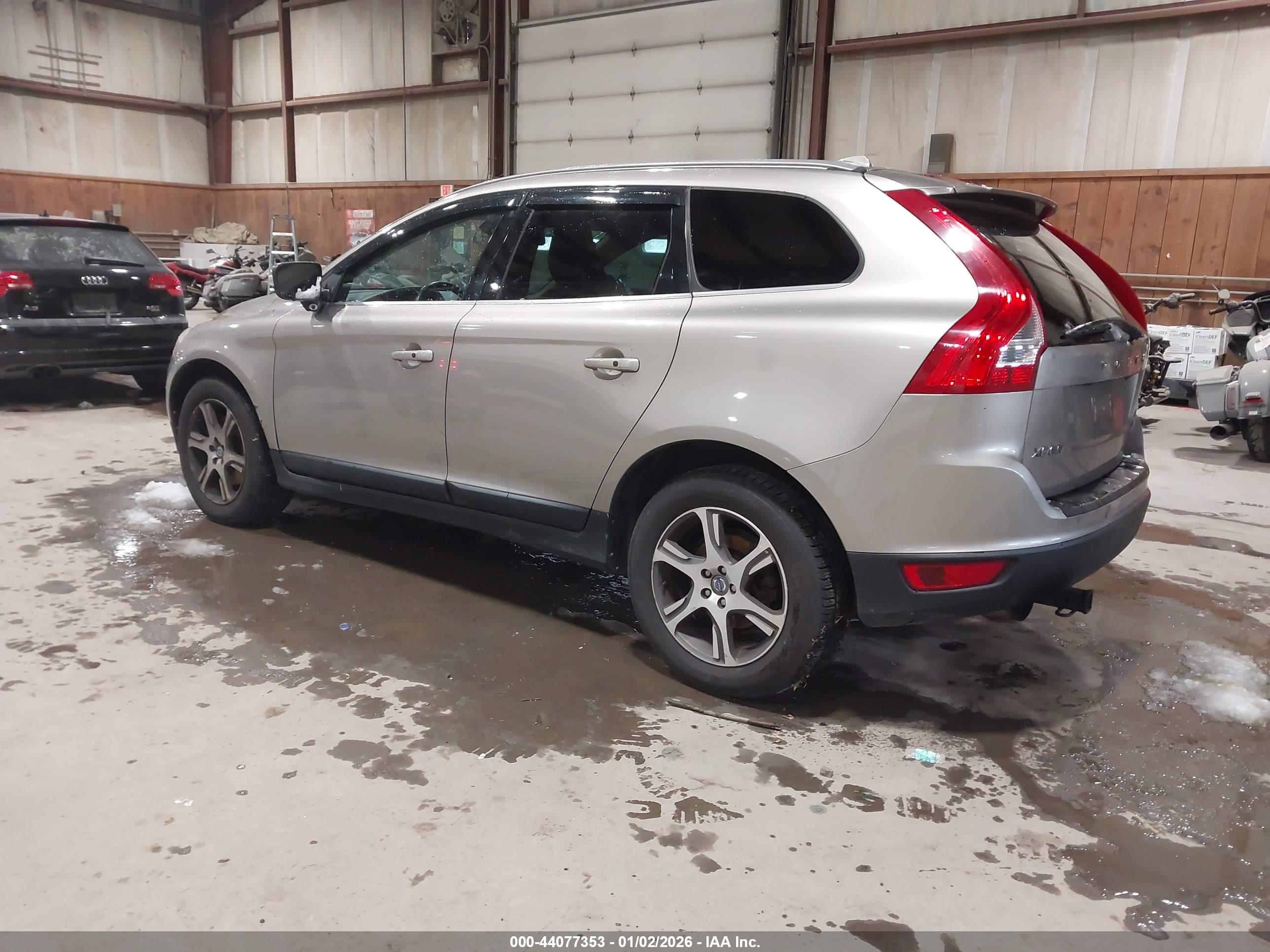 VOLVO XC60 image 3