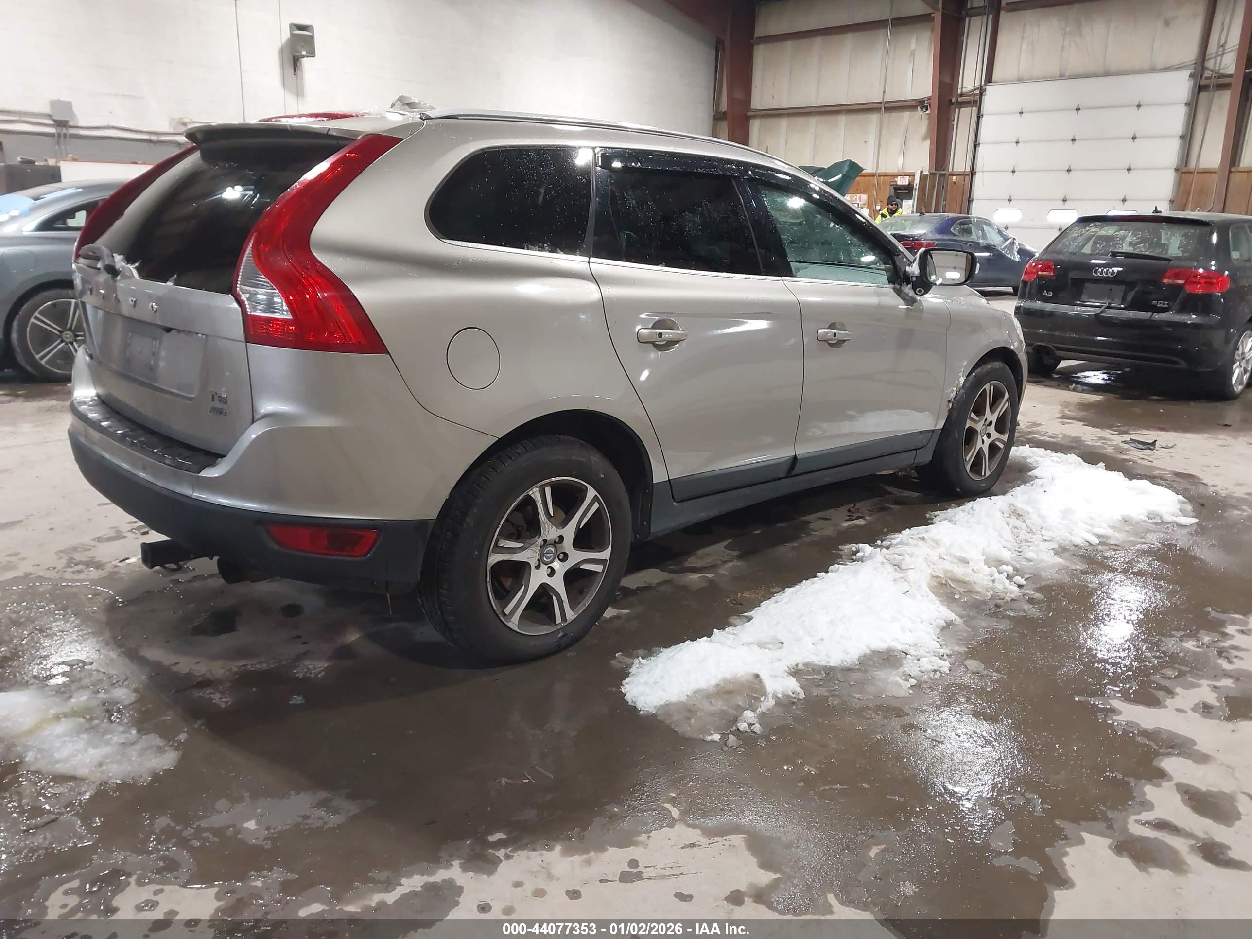 VOLVO XC60 image 4