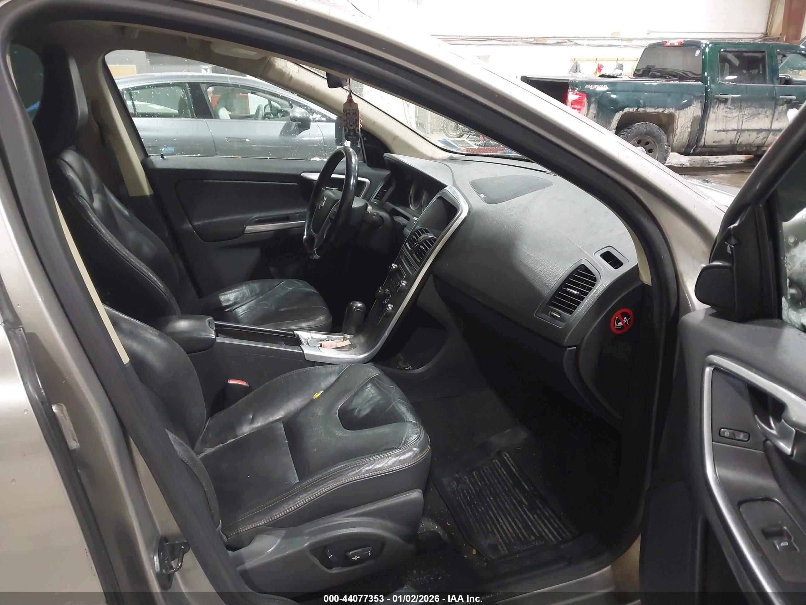 VOLVO XC60 image 5