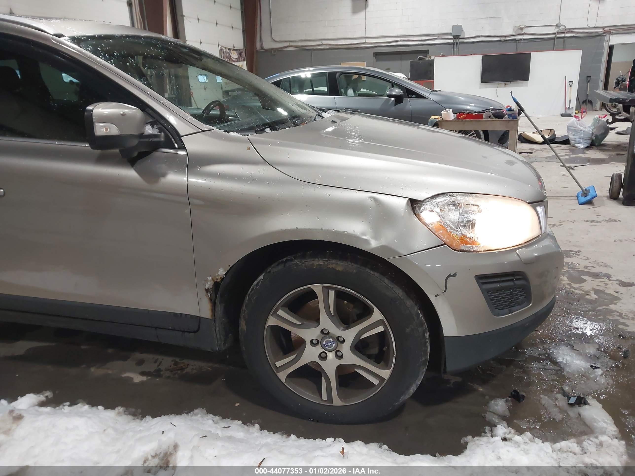VOLVO XC60 image 6