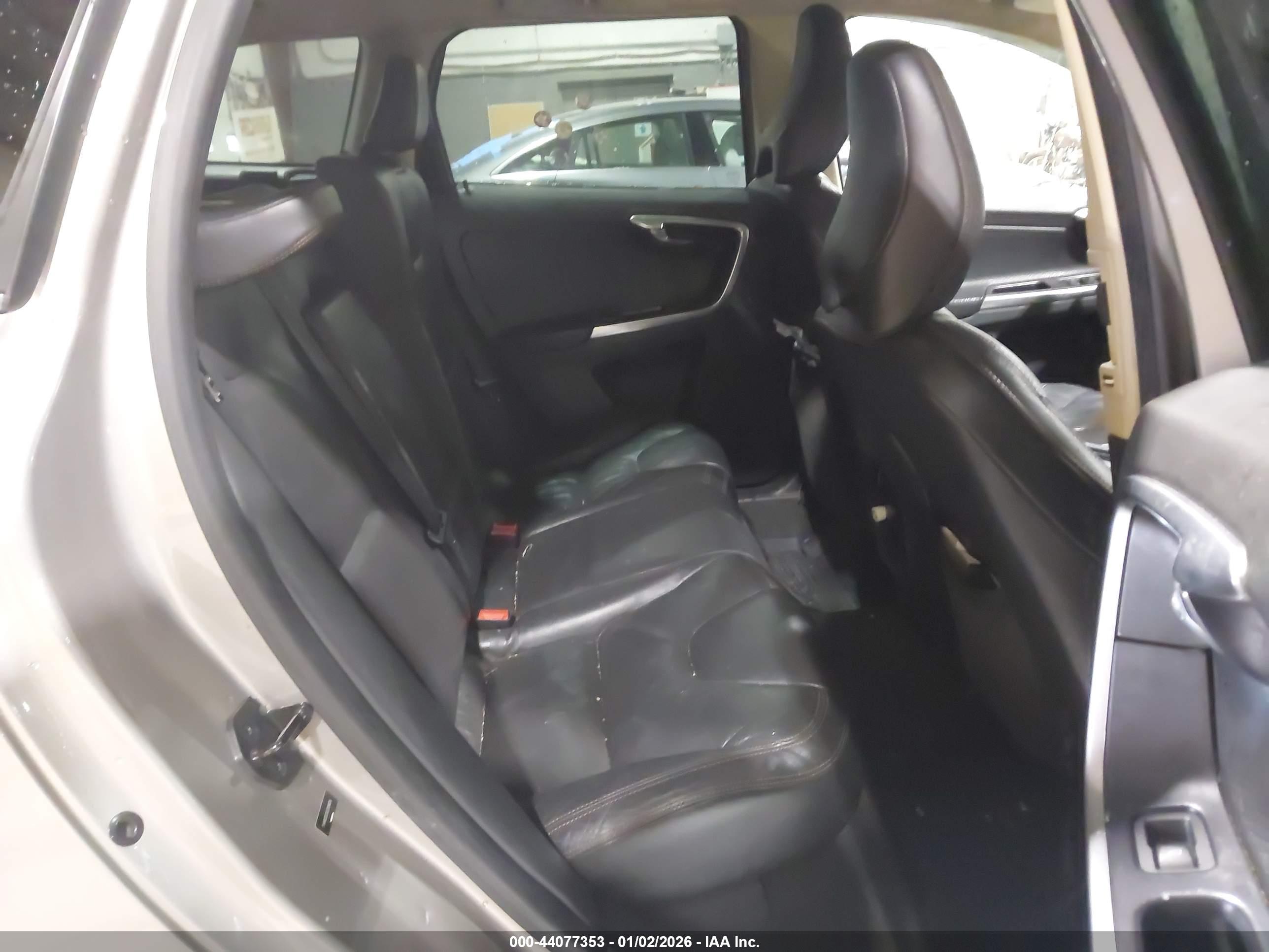 VOLVO XC60 image 8