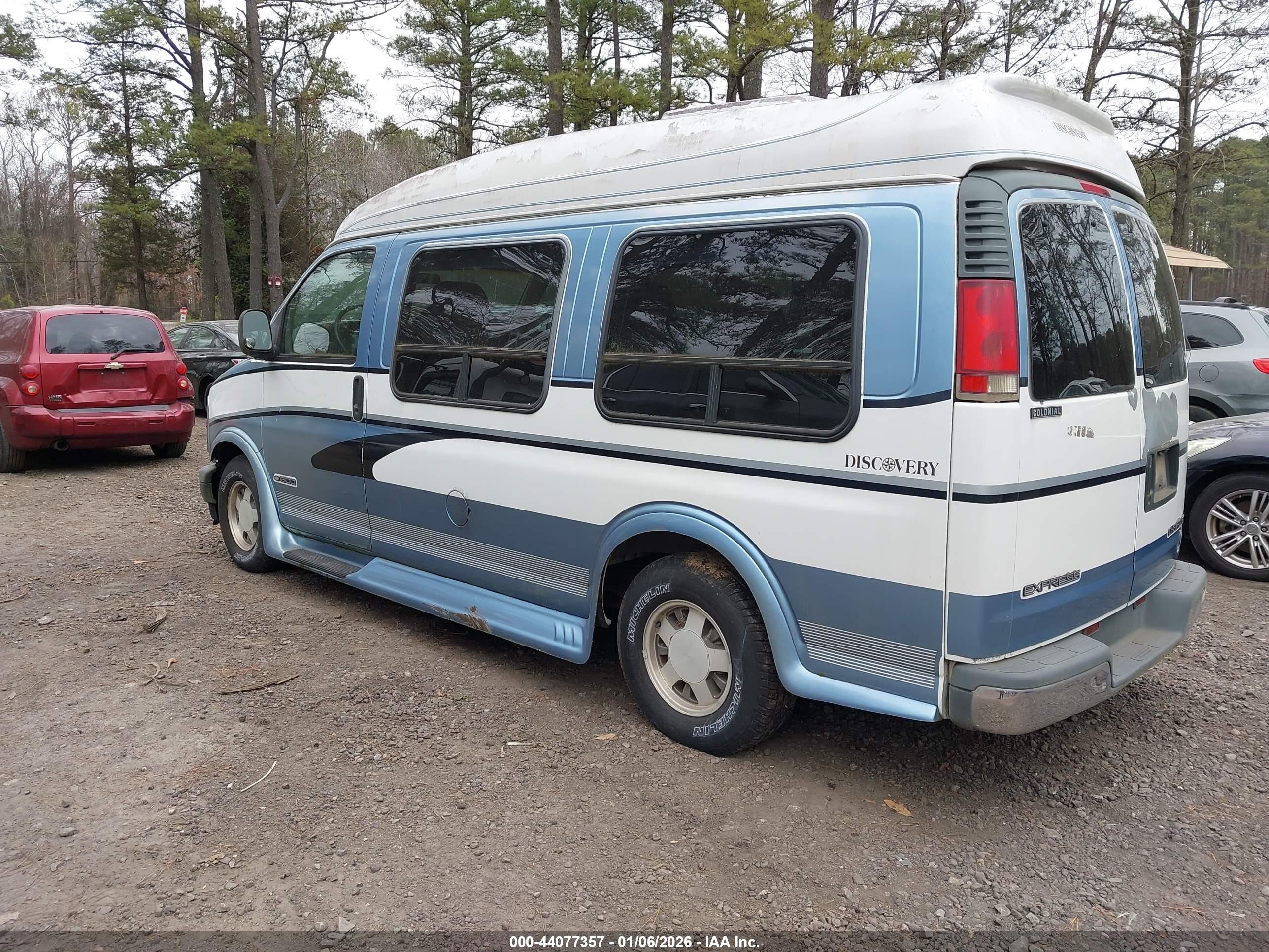 CHEVROLET EXPRESS image 3