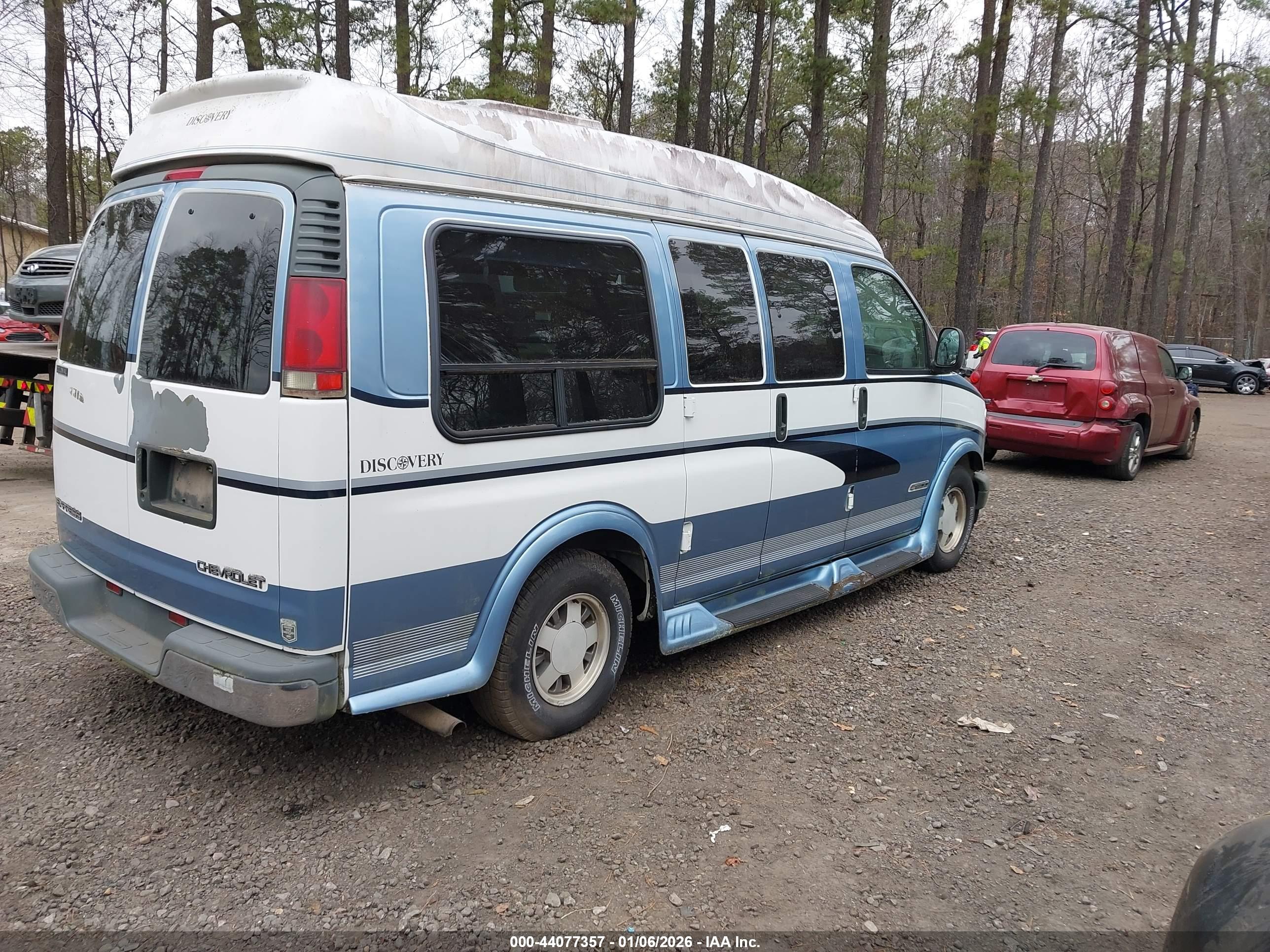 CHEVROLET EXPRESS image 4