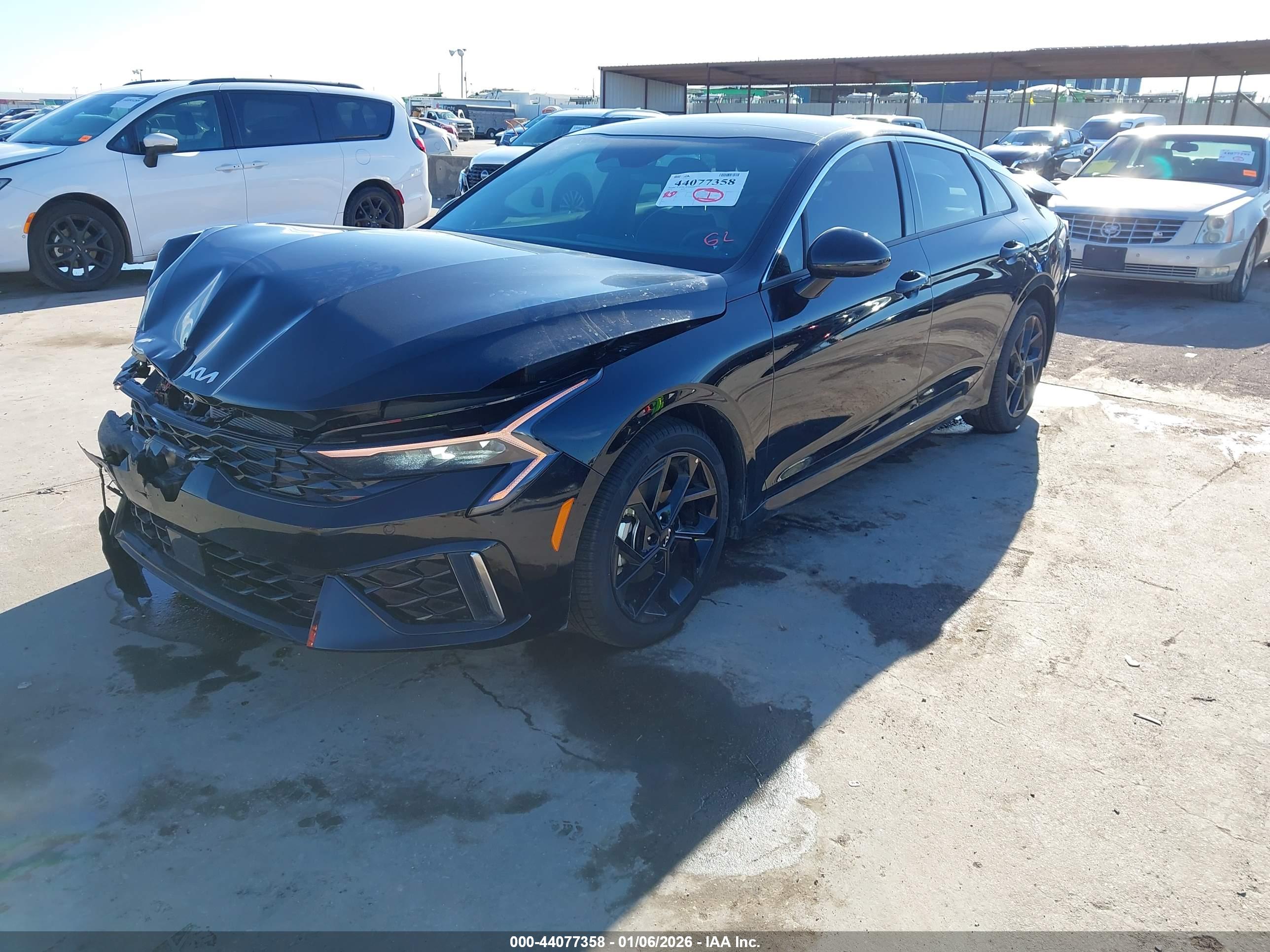 KIA K5 image 2