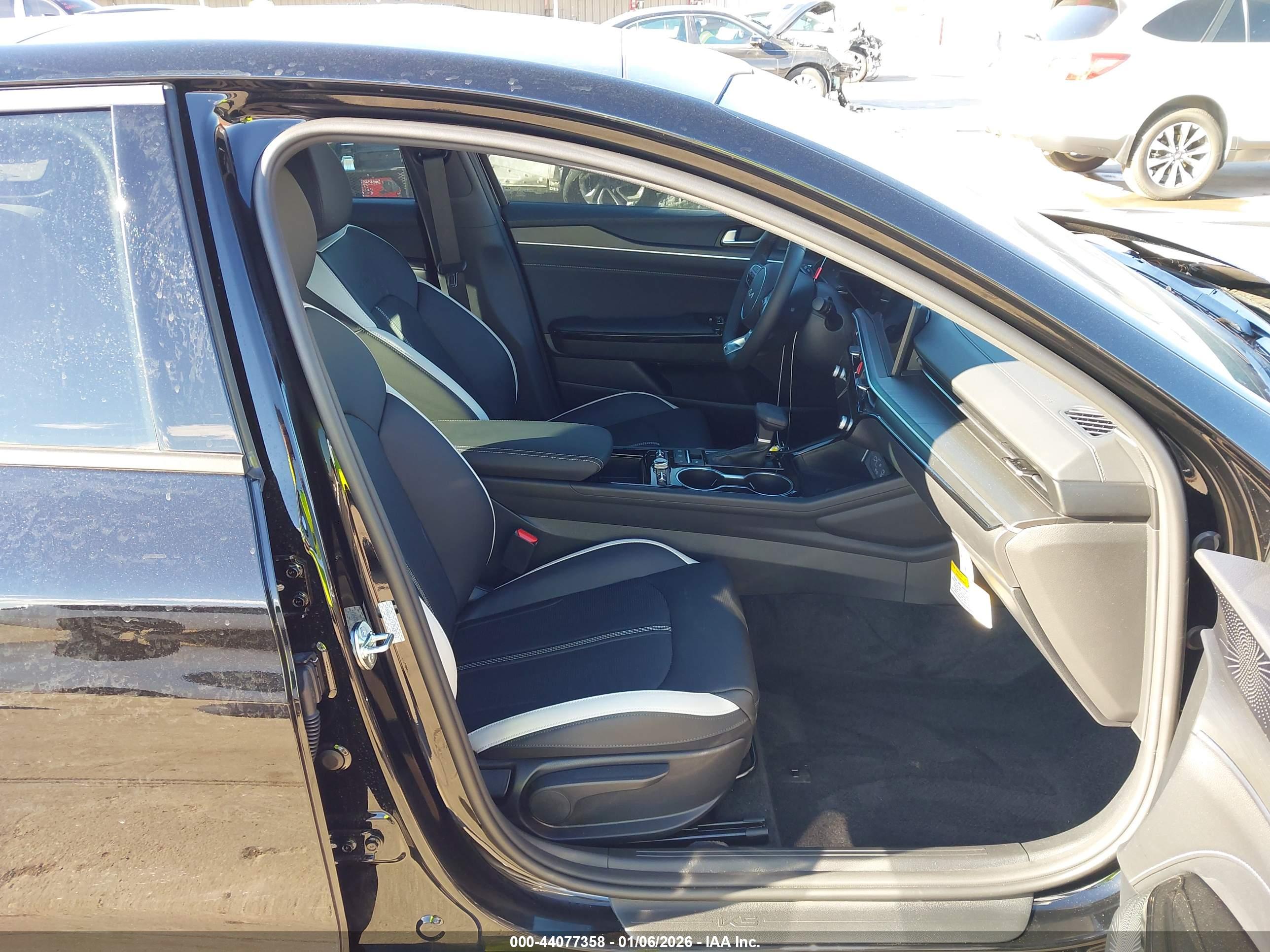 KIA K5 image 5