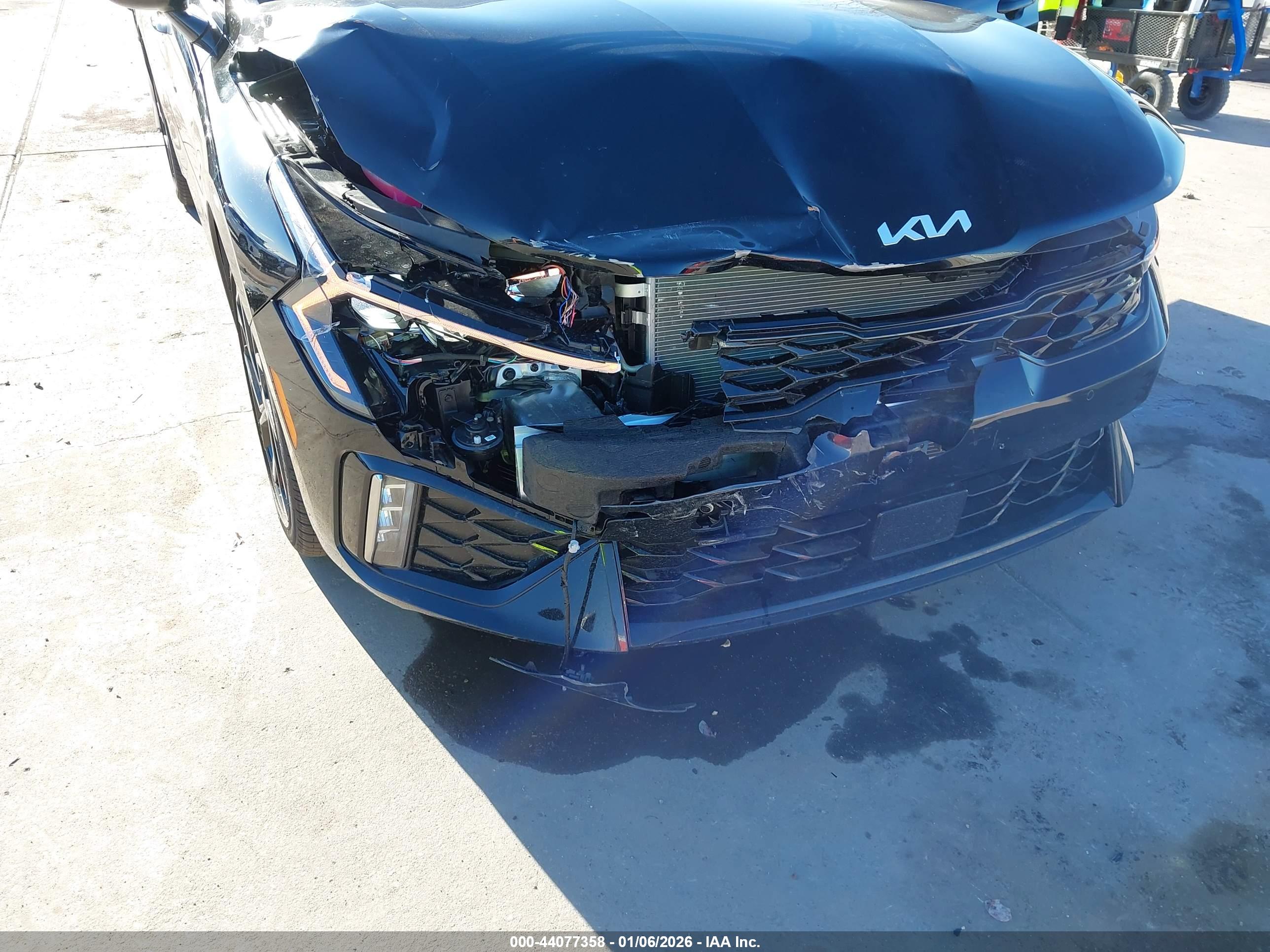KIA K5 image 6