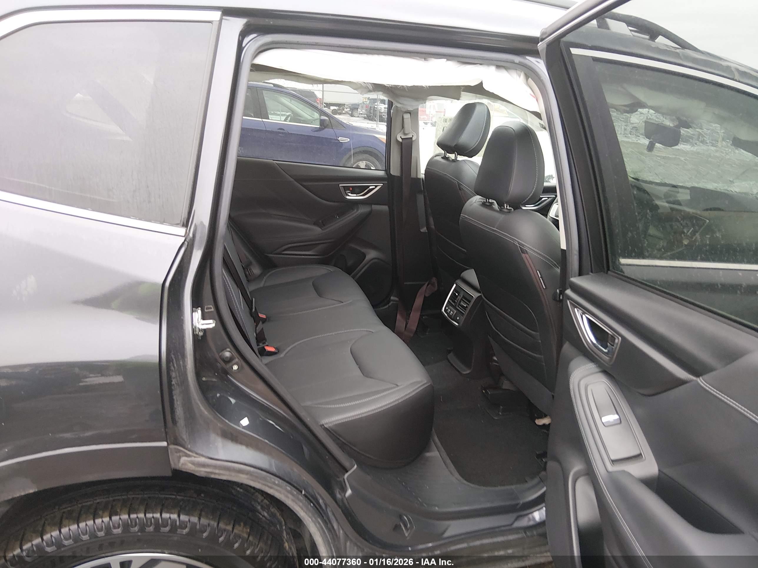 SUBARU FORESTER image 8