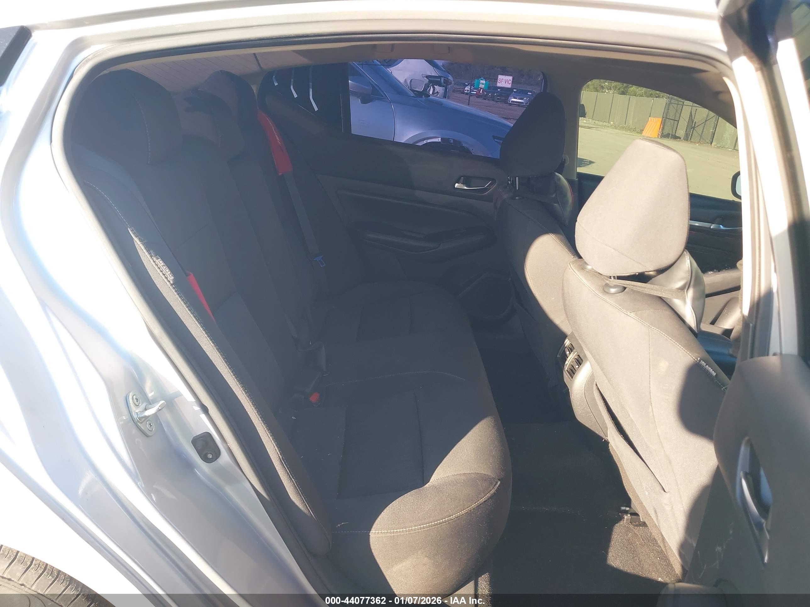 NISSAN ALTIMA image 8