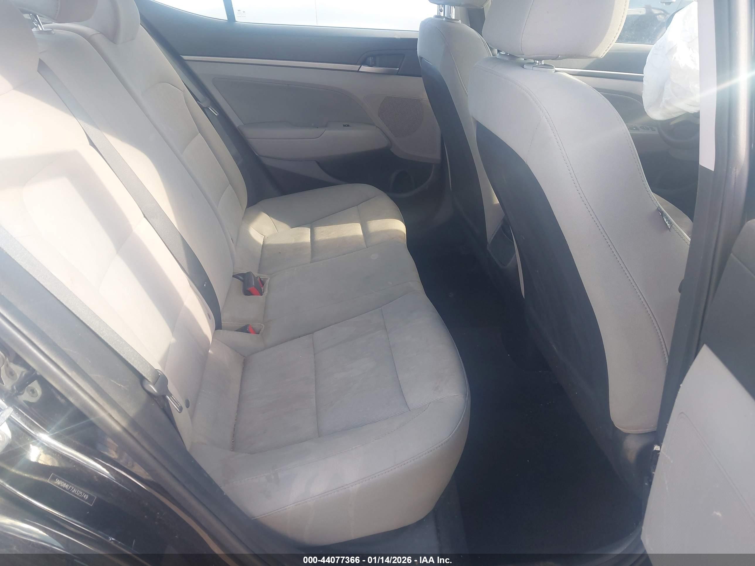 HYUNDAI ELANTRA image 8