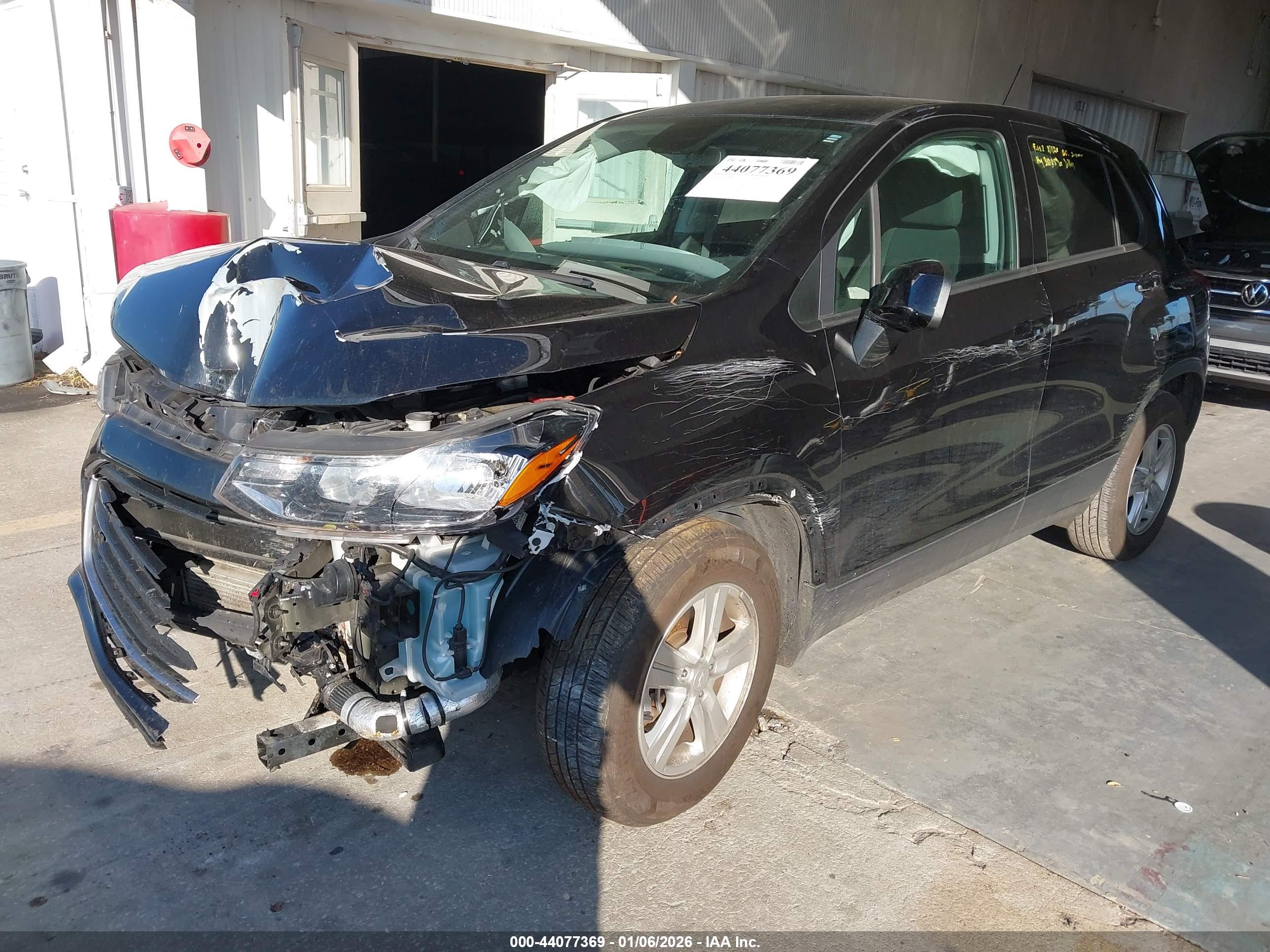 CHEVROLET TRAX image 2