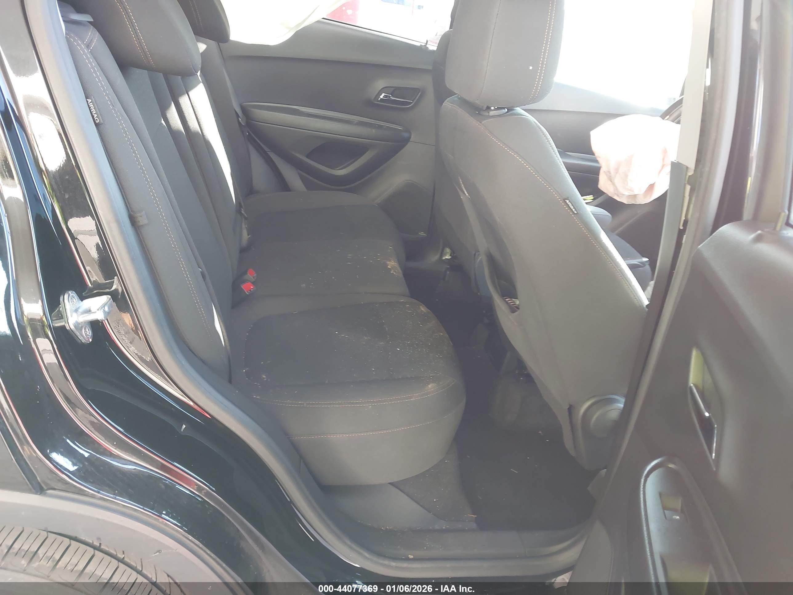 CHEVROLET TRAX image 8
