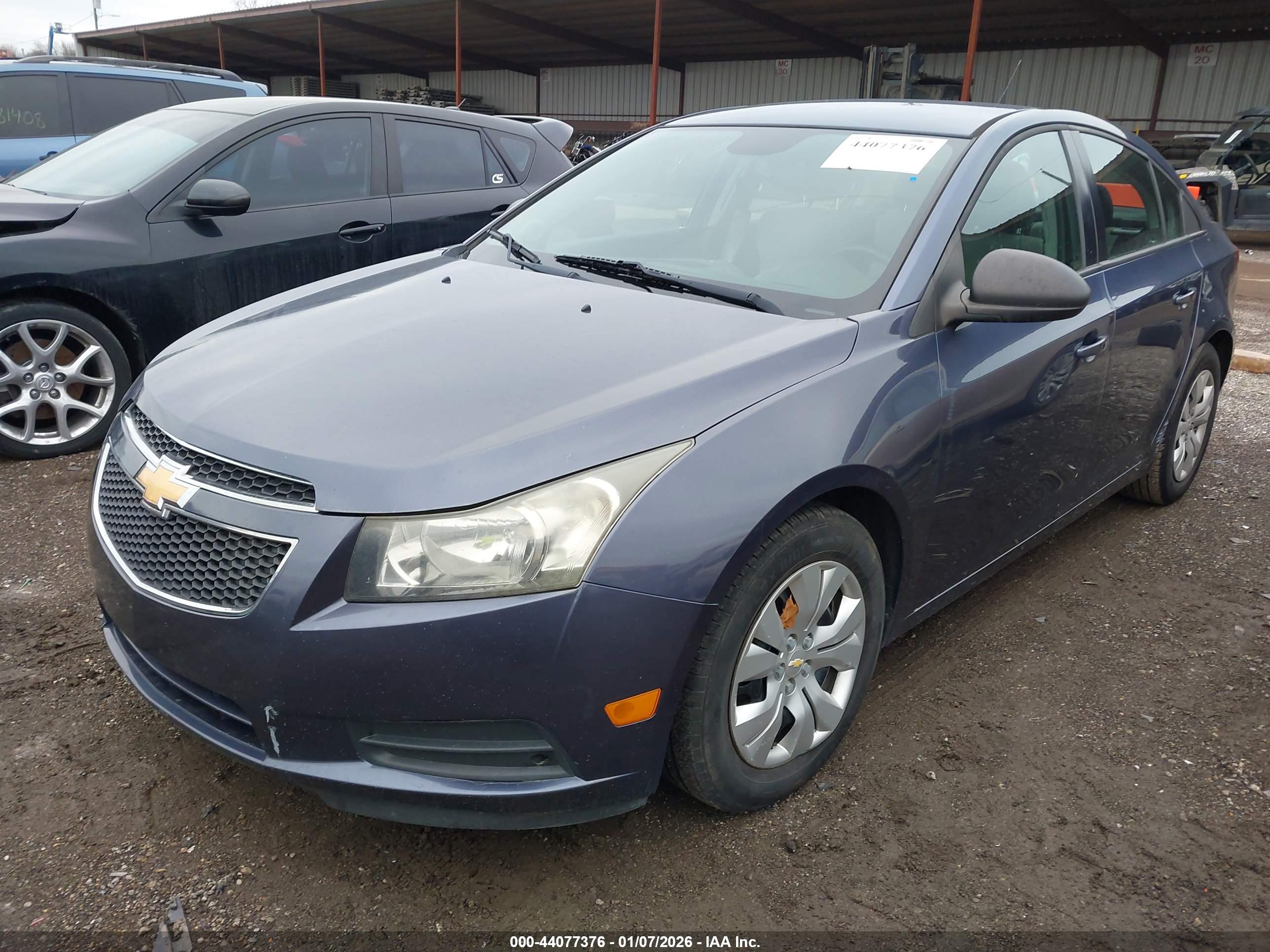 CHEVROLET CRUZE image 2