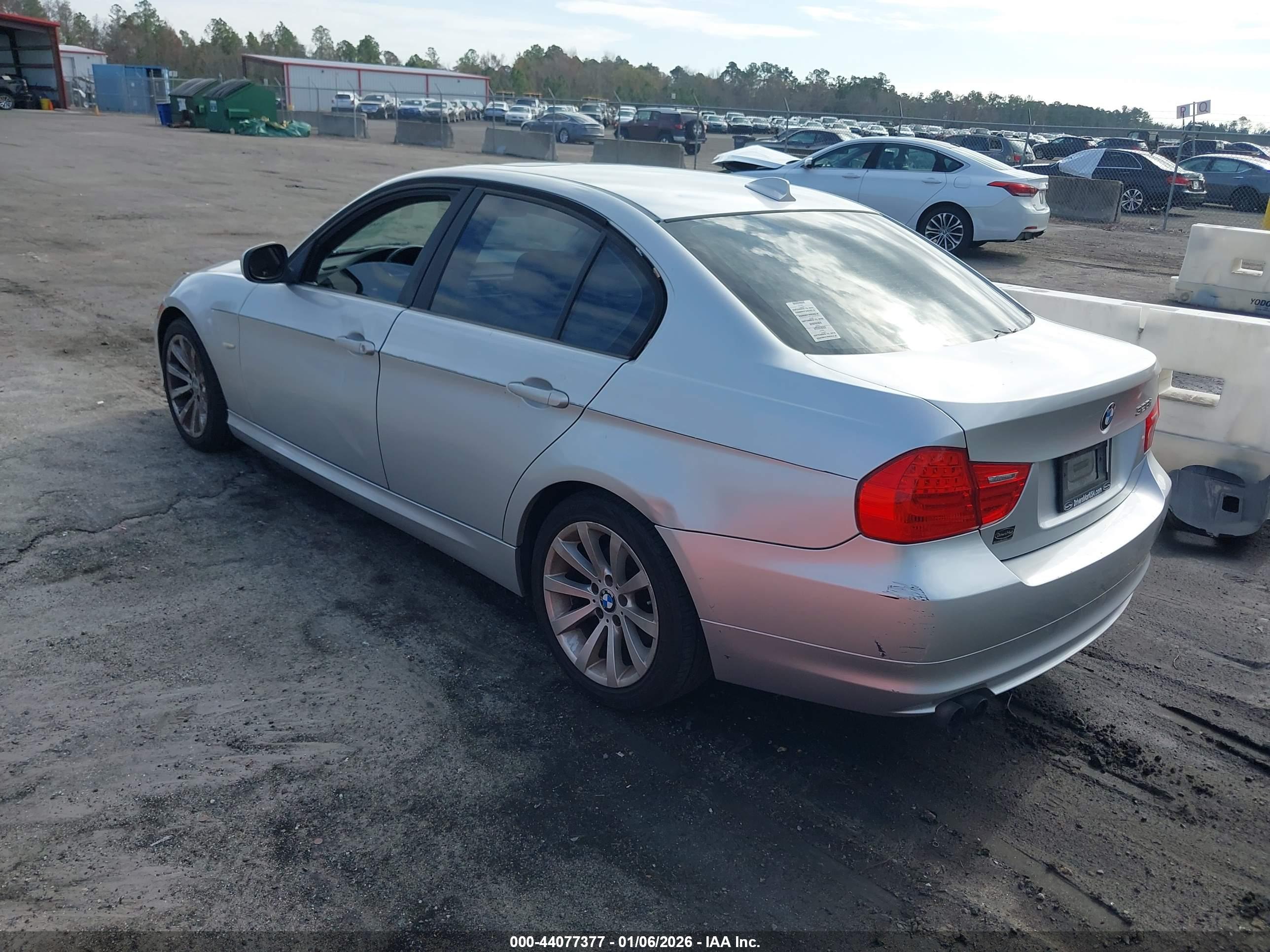 BMW 328I image 3