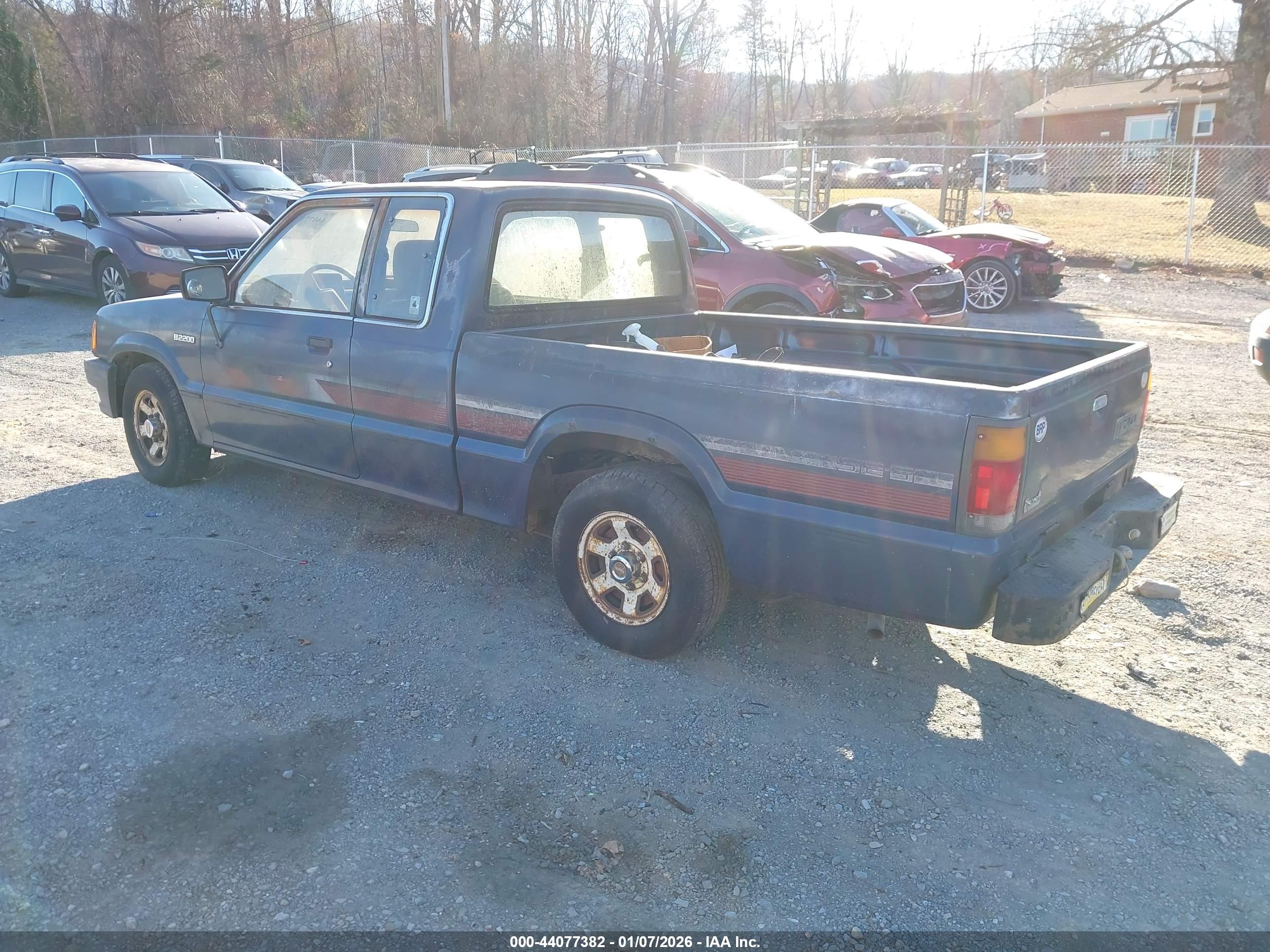 MAZDA B2200 image 3